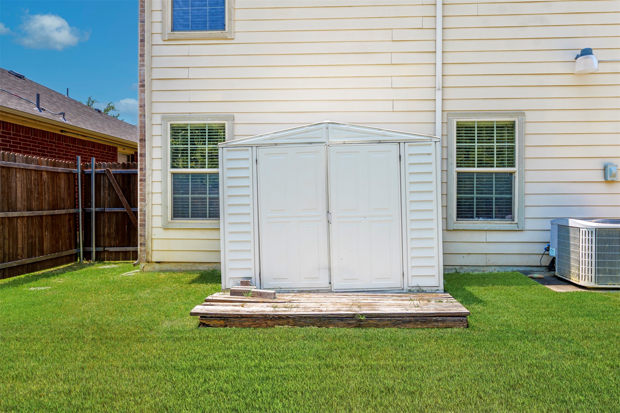 5946 Harbor Glen Drive