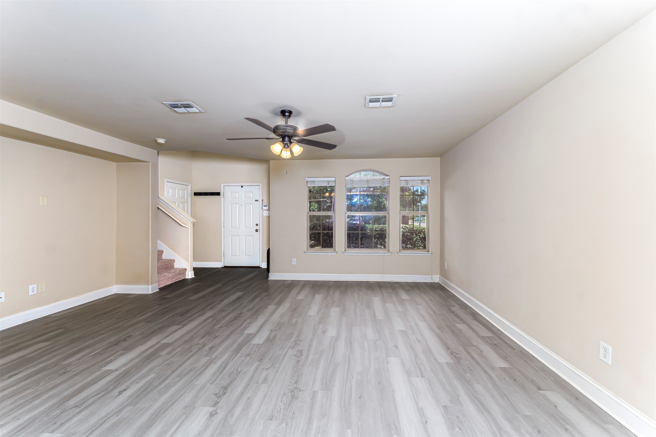 5946 Harbor Glen Drive