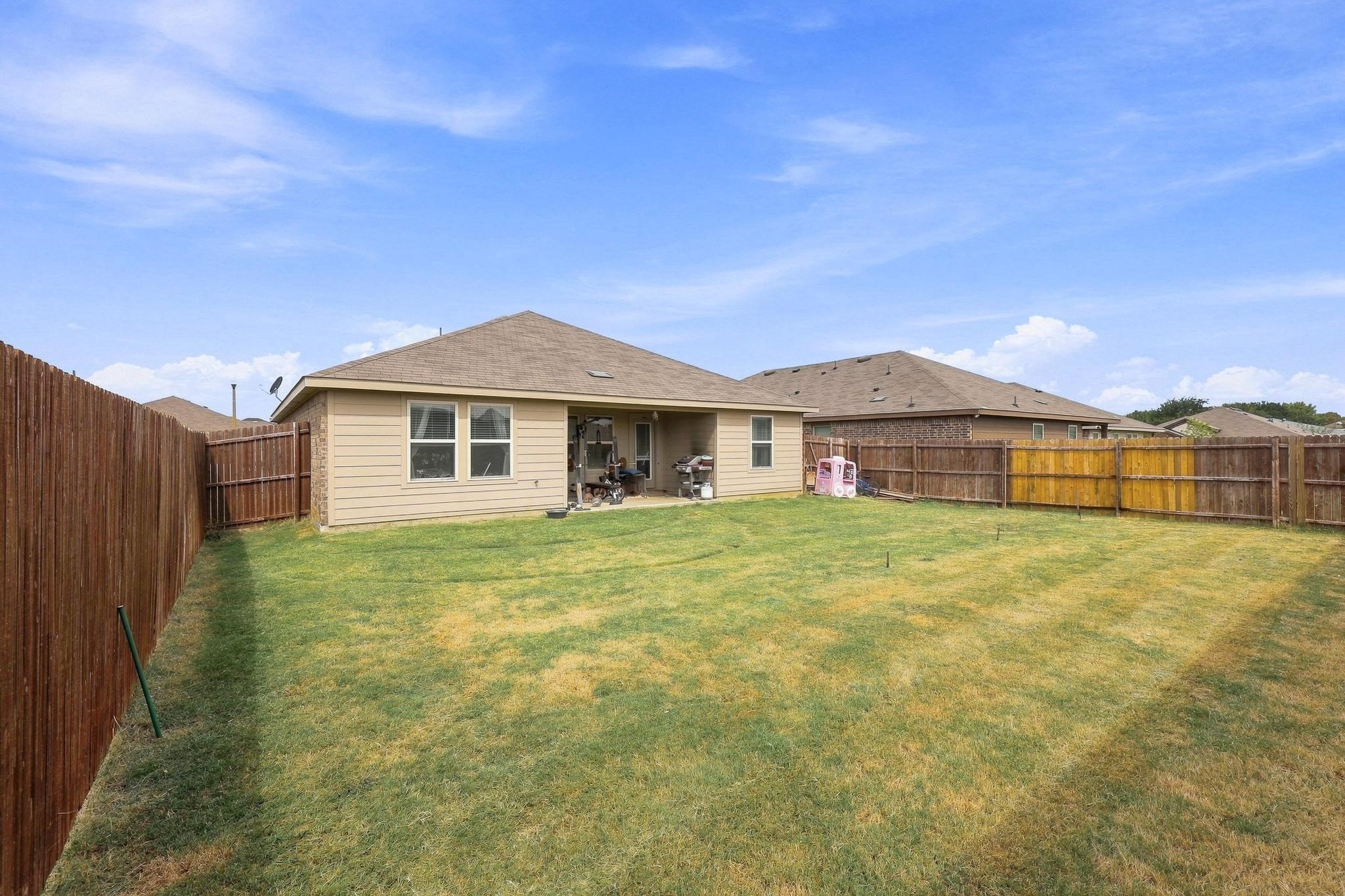 2908 Royal Acres