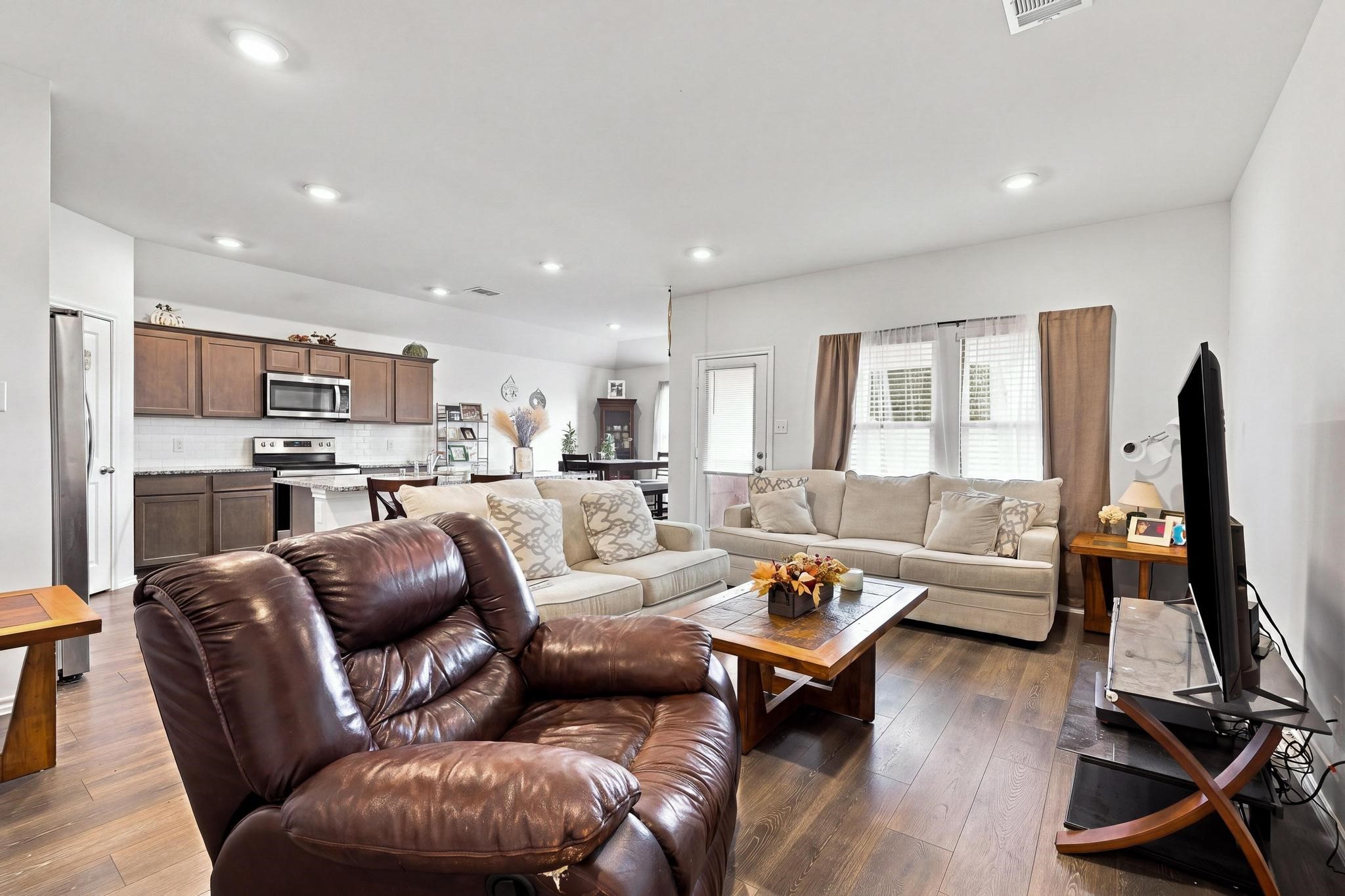 2908 Royal Acres