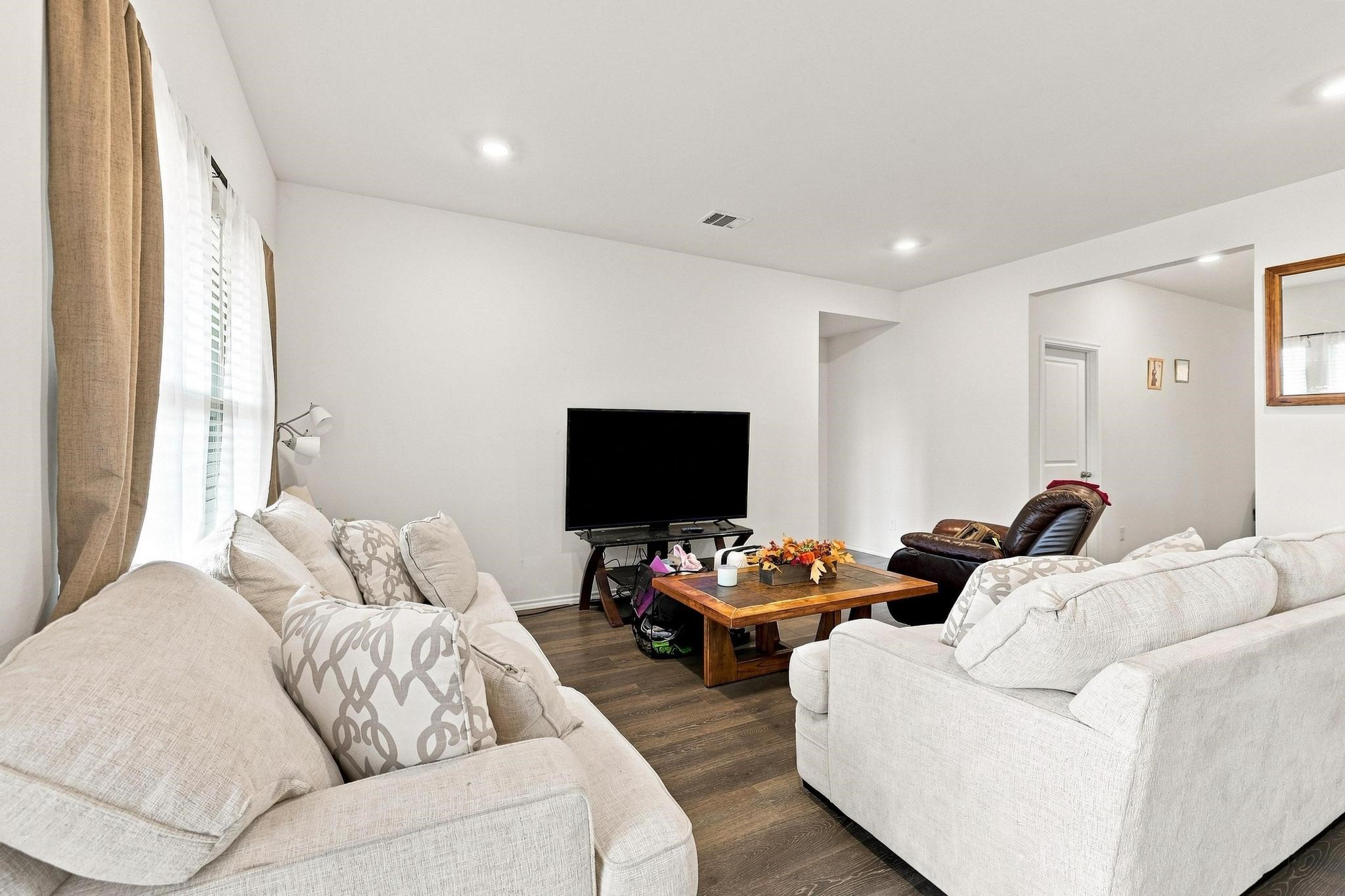 2908 Royal Acres