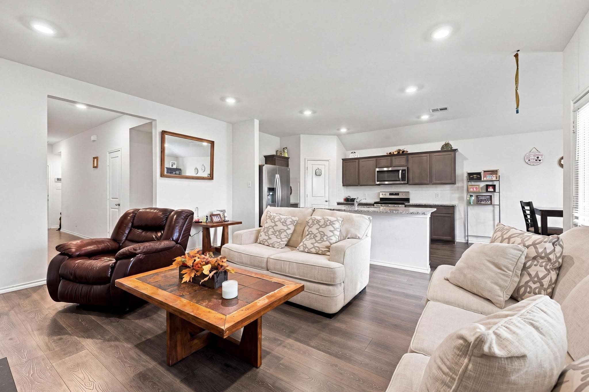 2908 Royal Acres
