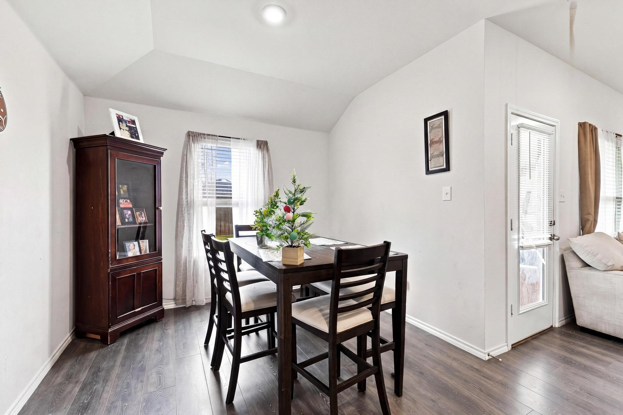 2908 Royal Acres