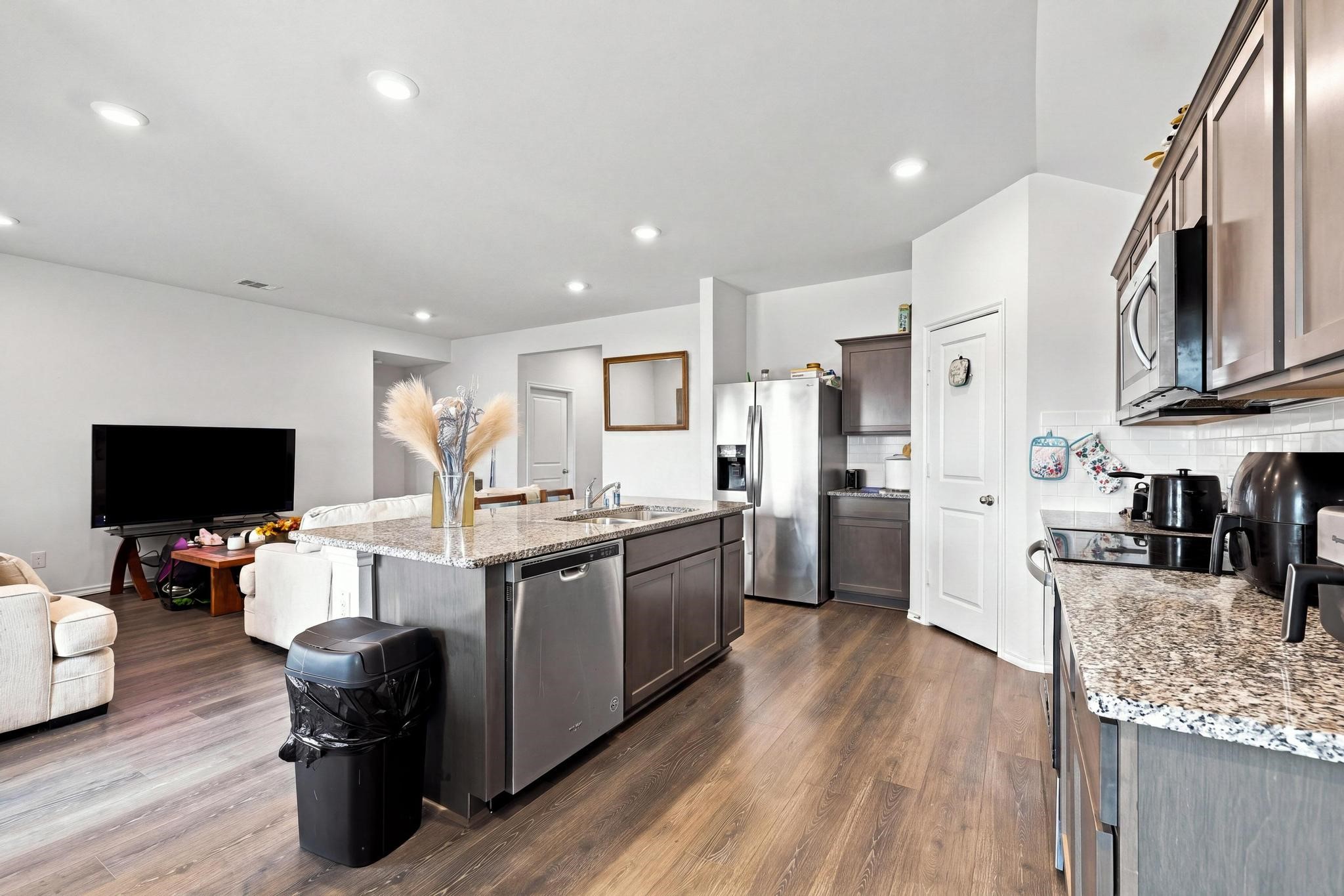 2908 Royal Acres