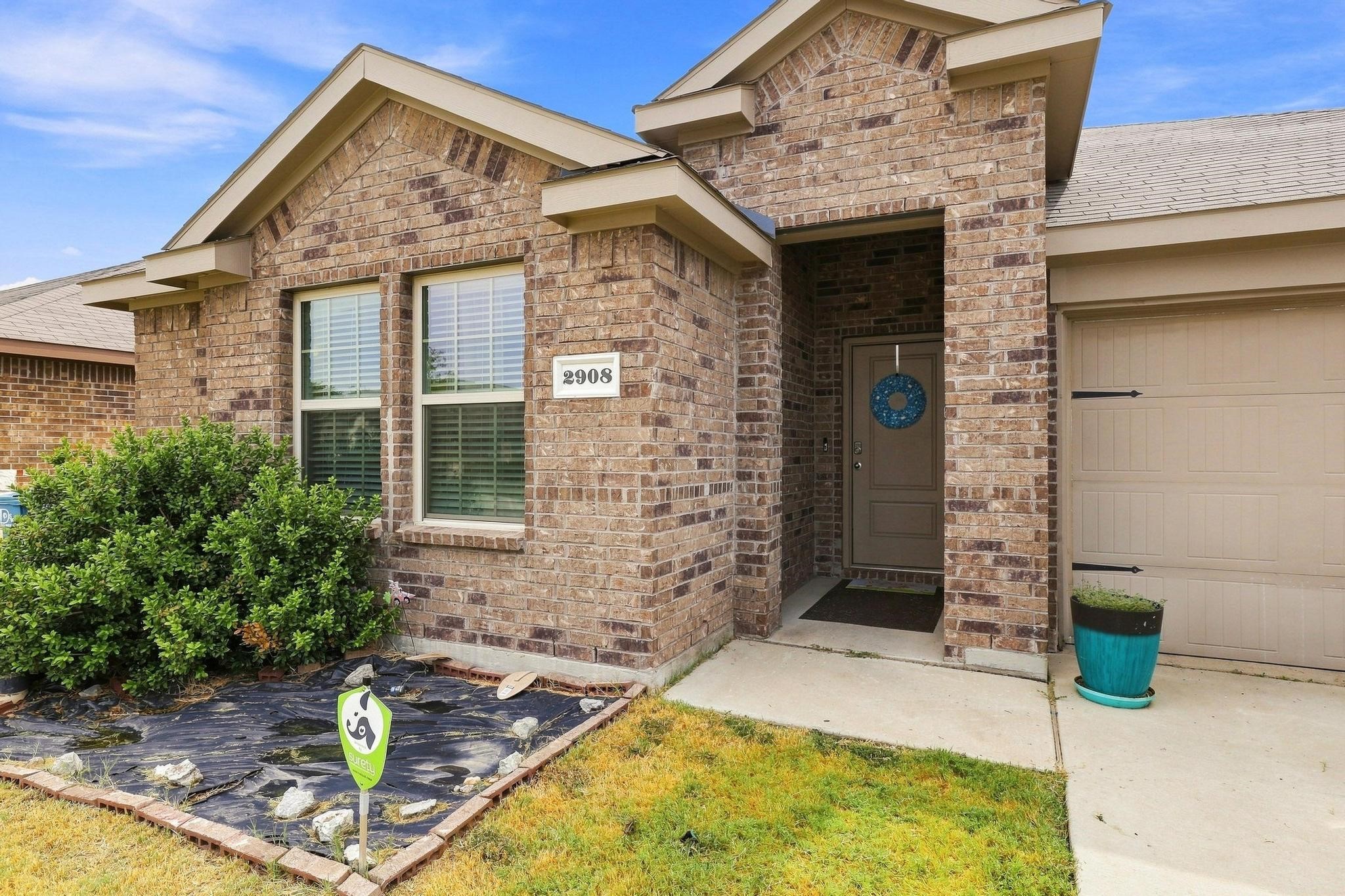 2908 Royal Acres