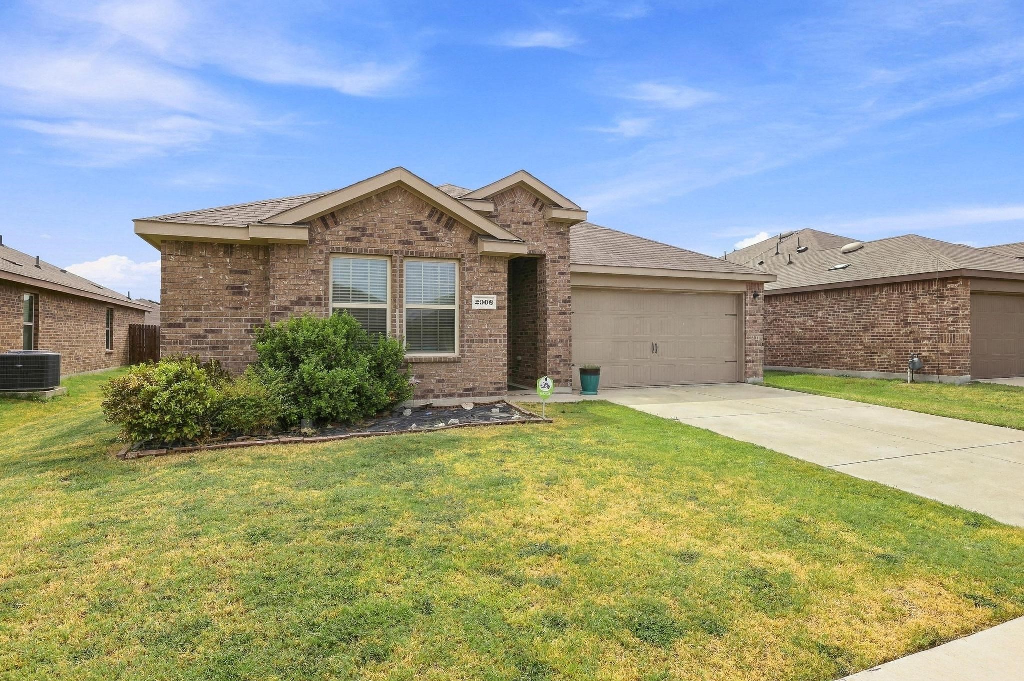2908 Royal Acres