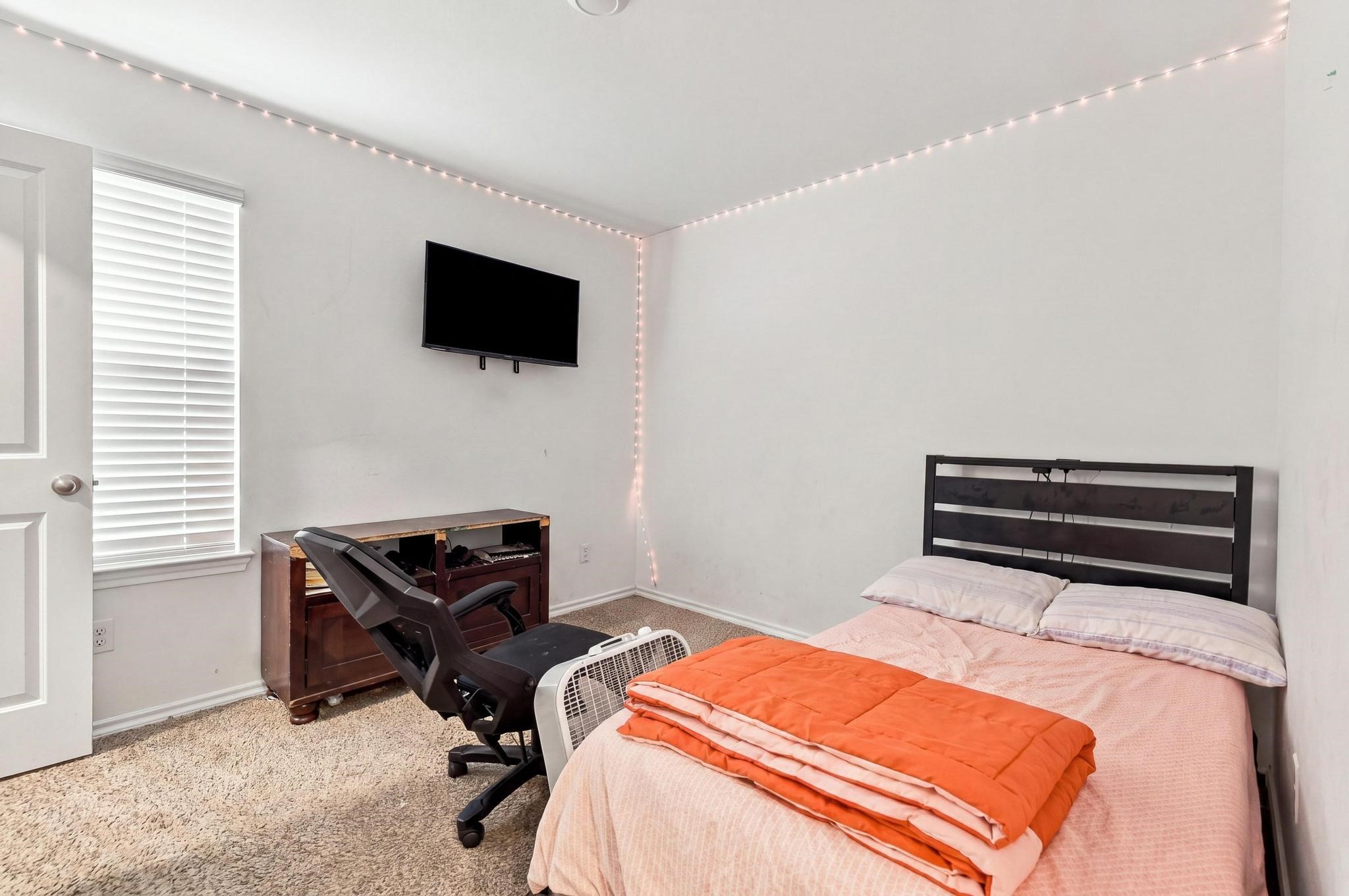 2908 Royal Acres