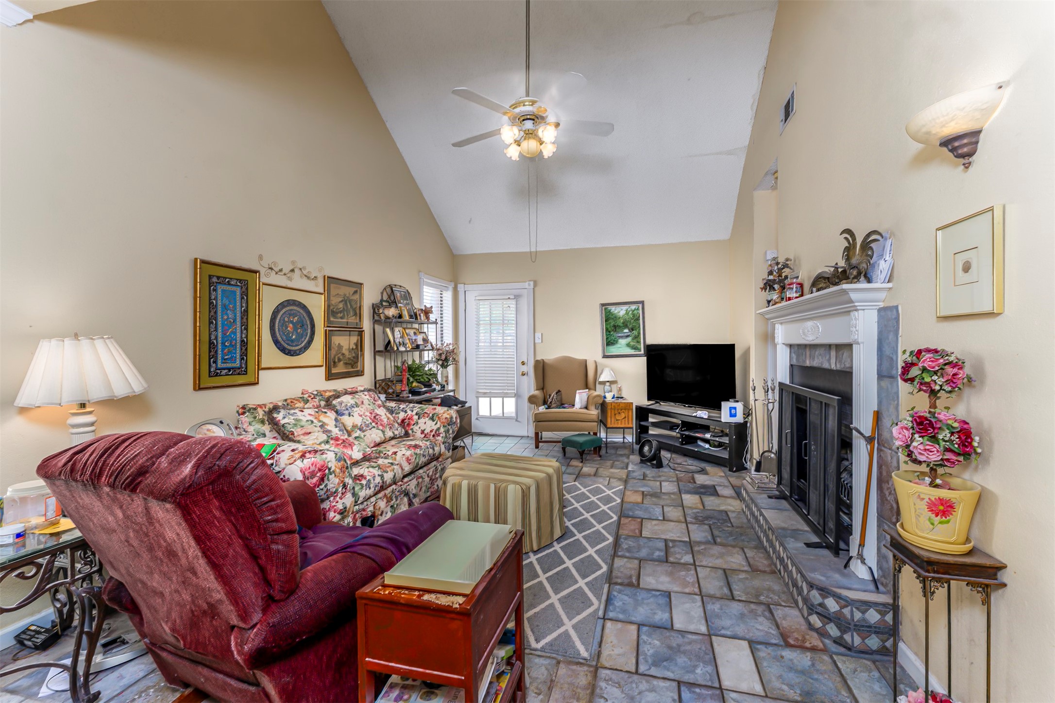 2702 Stratford Court