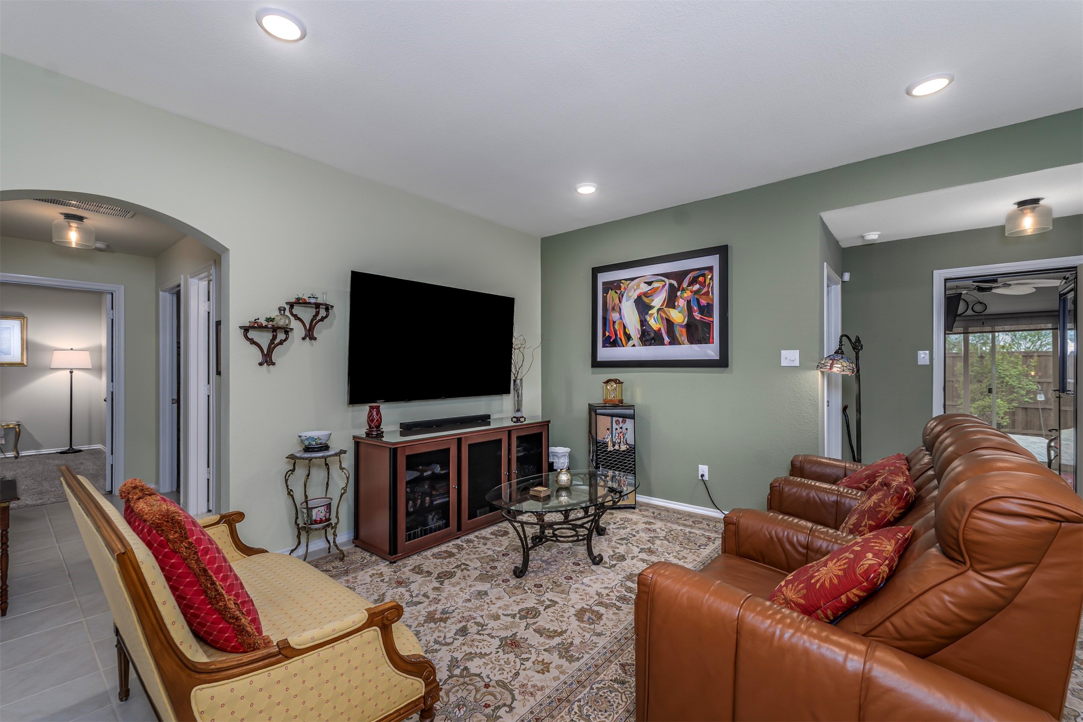 910 Community Way