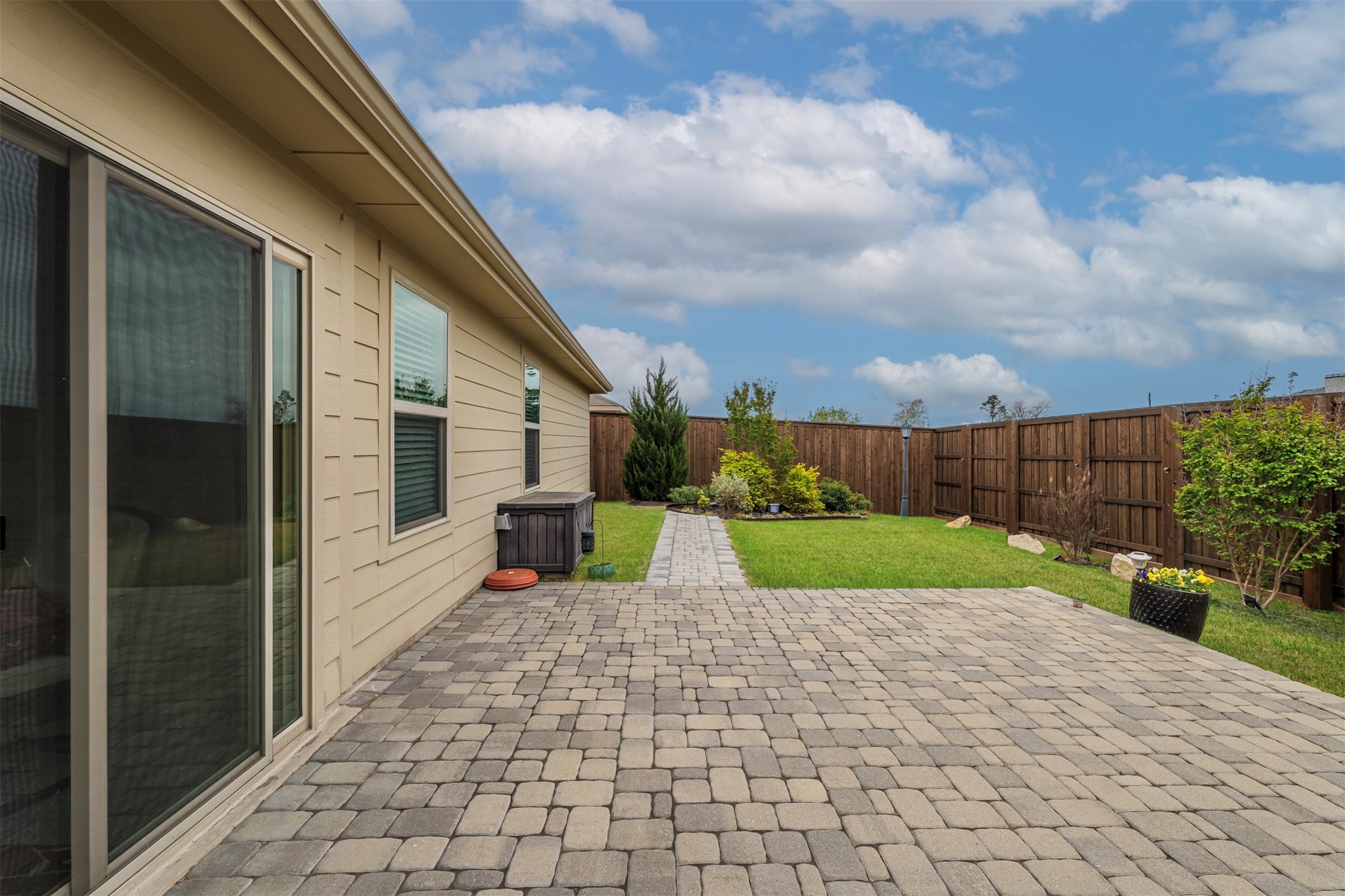 910 Community Way