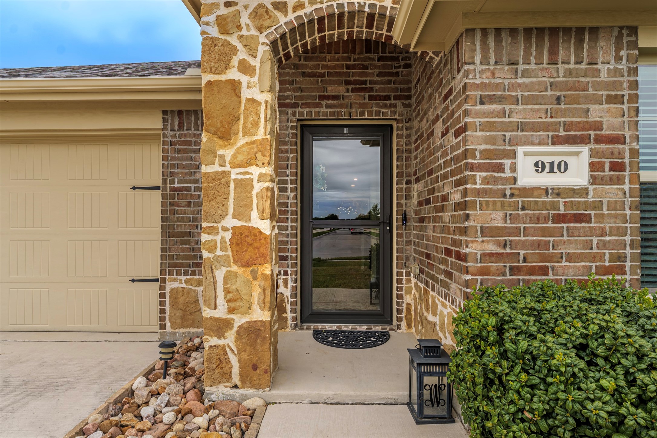 910 Community Way