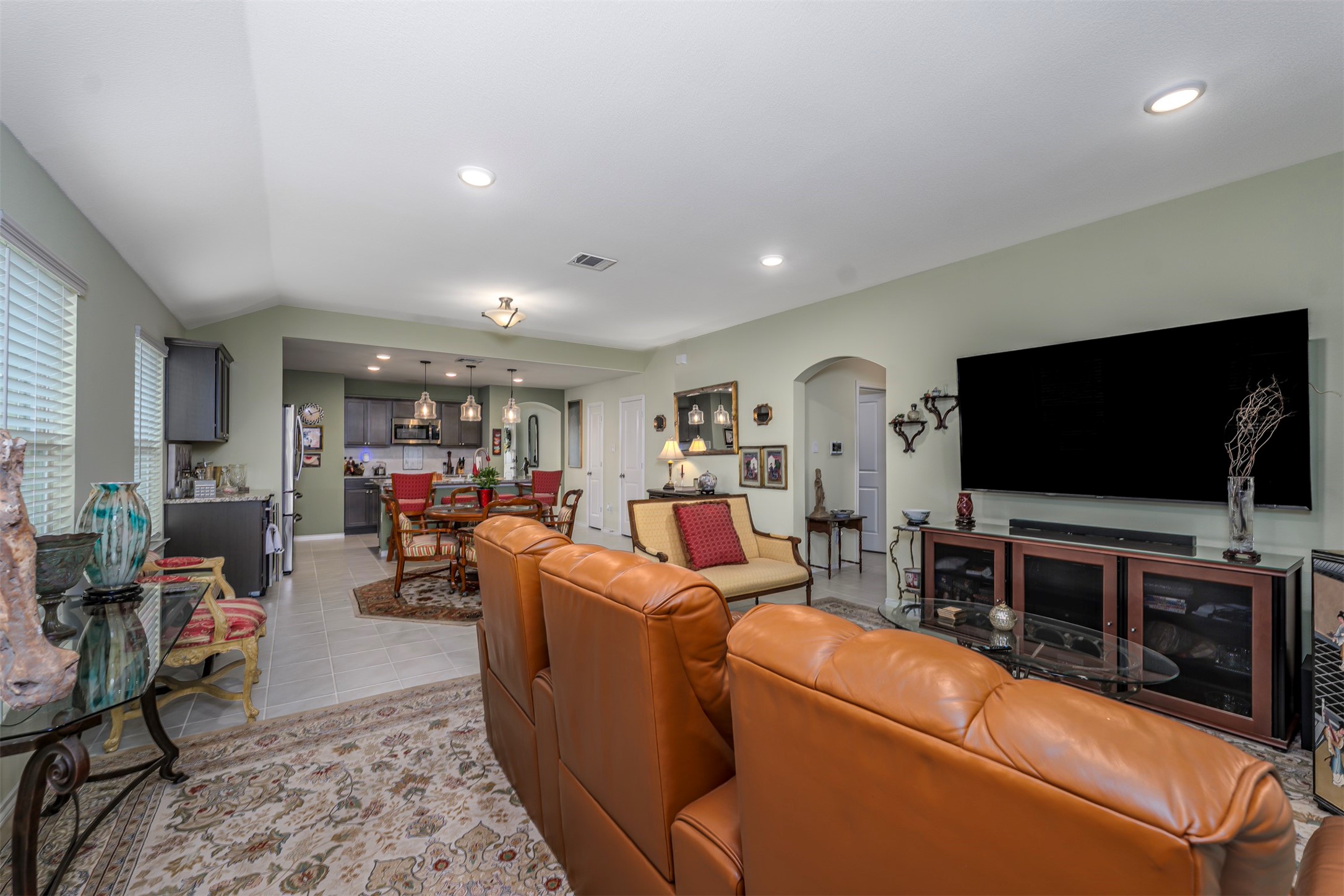910 Community Way