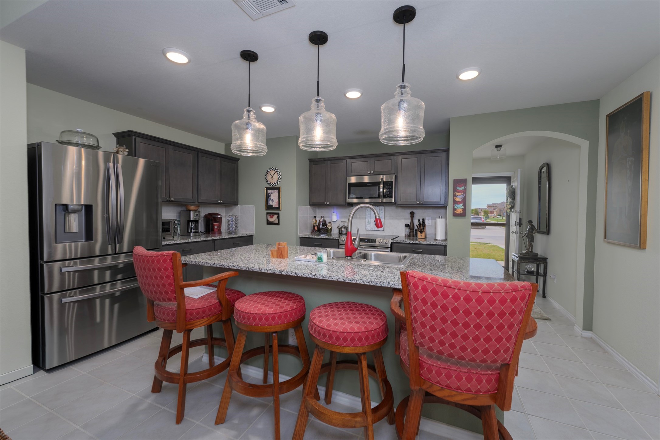 910 Community Way