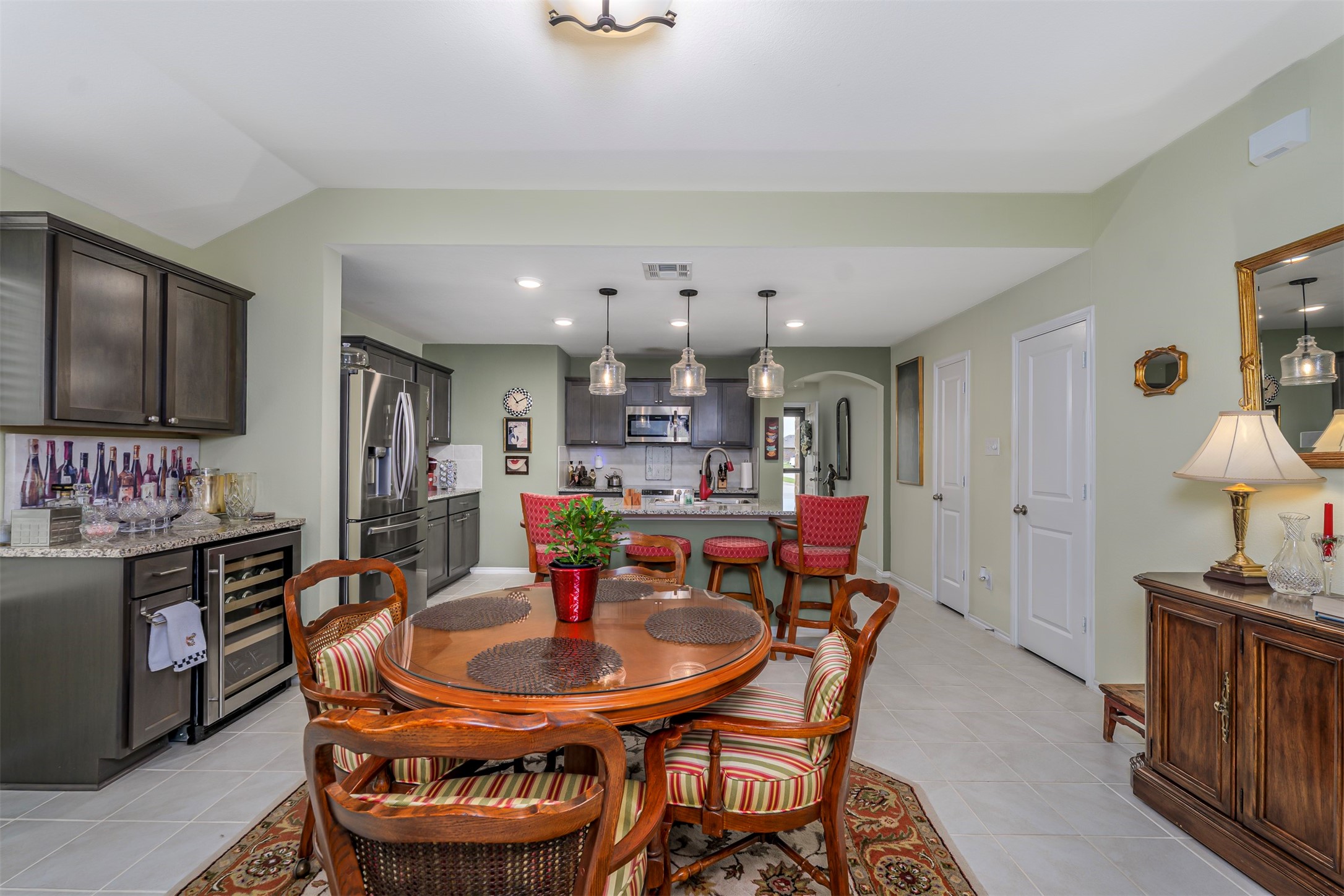 910 Community Way