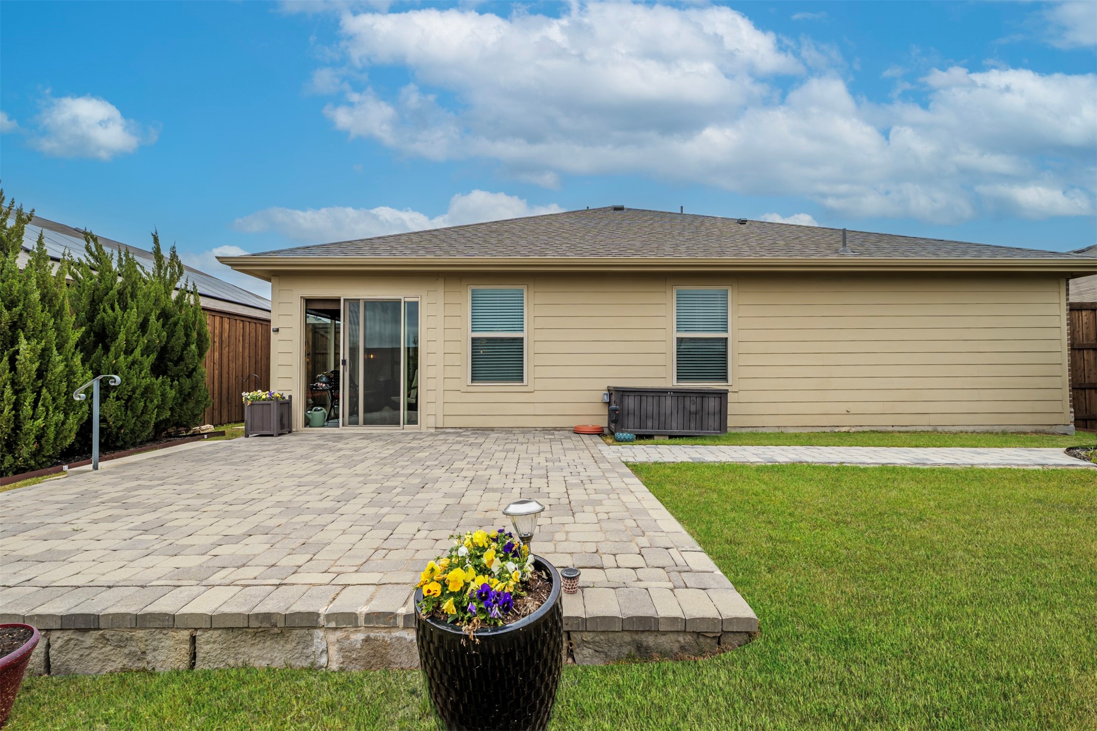 910 Community Way