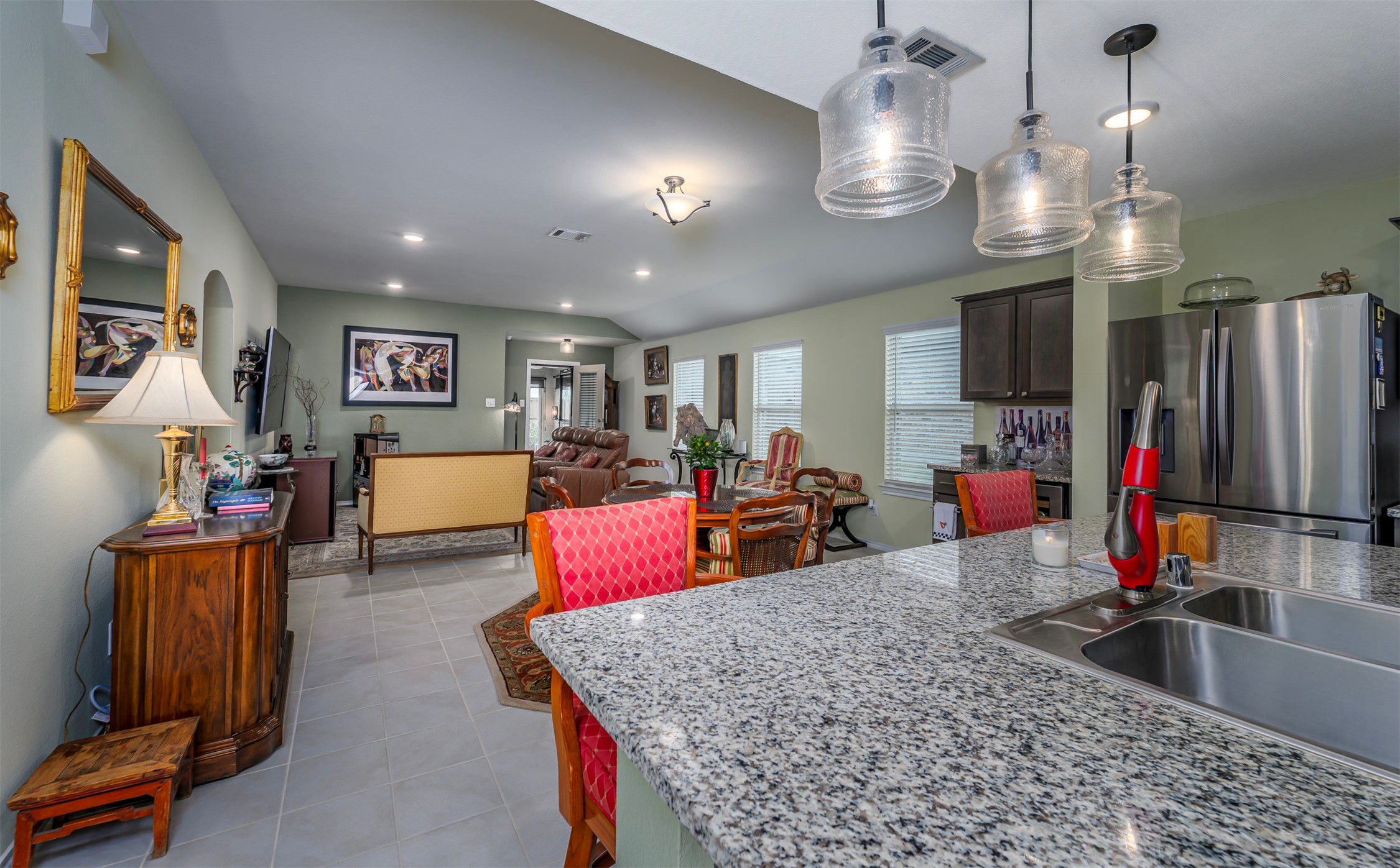 910 Community Way
