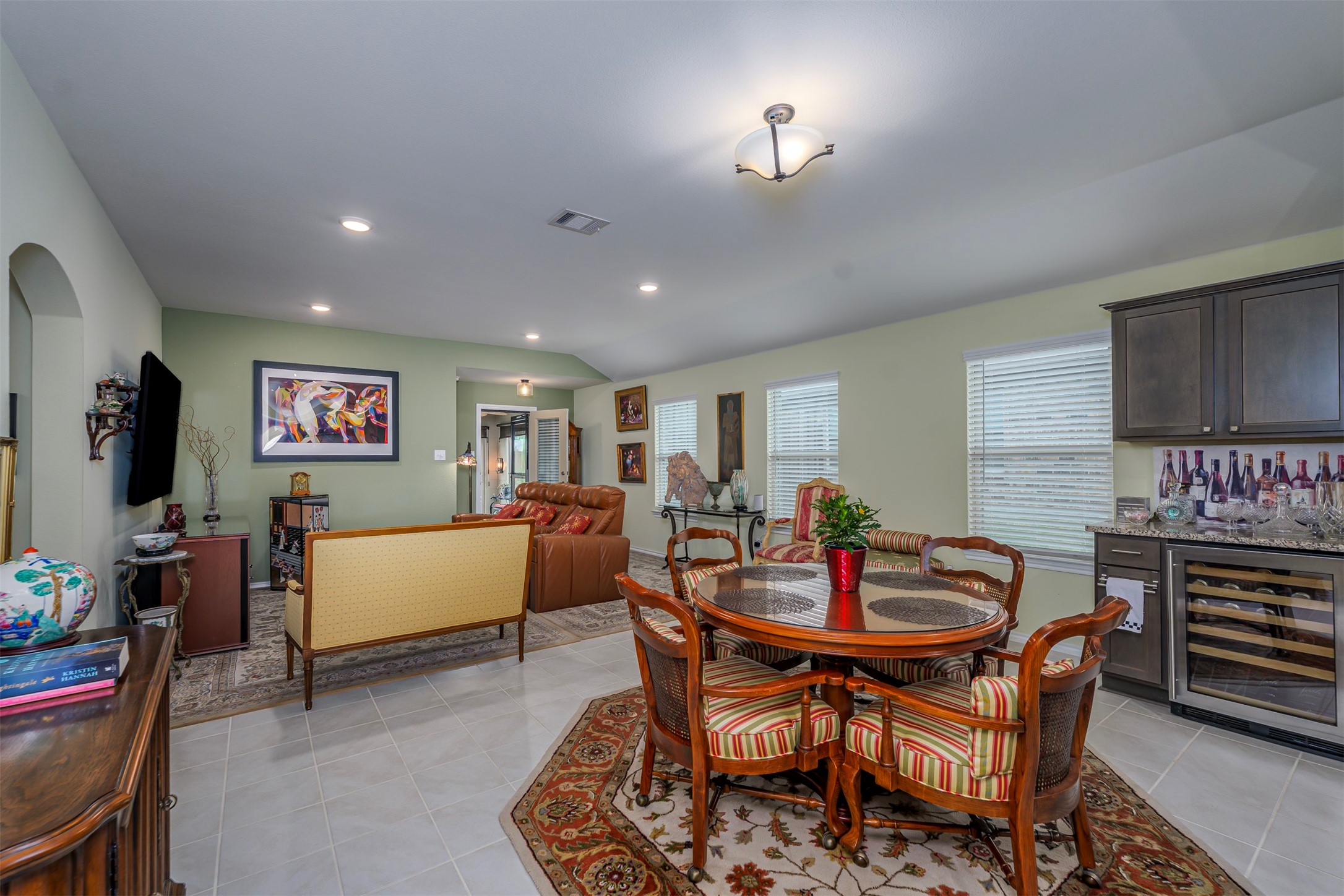 910 Community Way