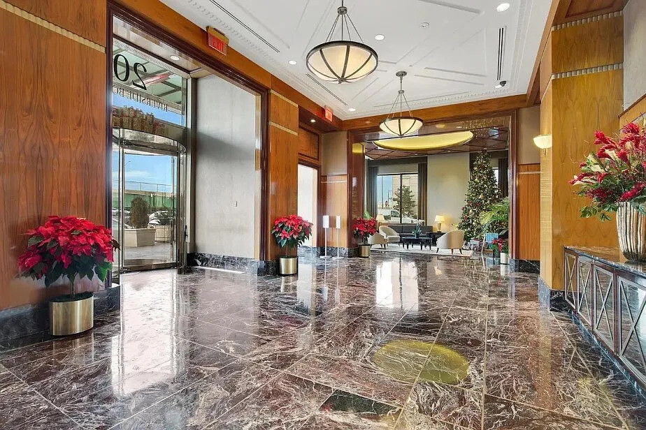 200 RIVERSIDE Boulevard 25C