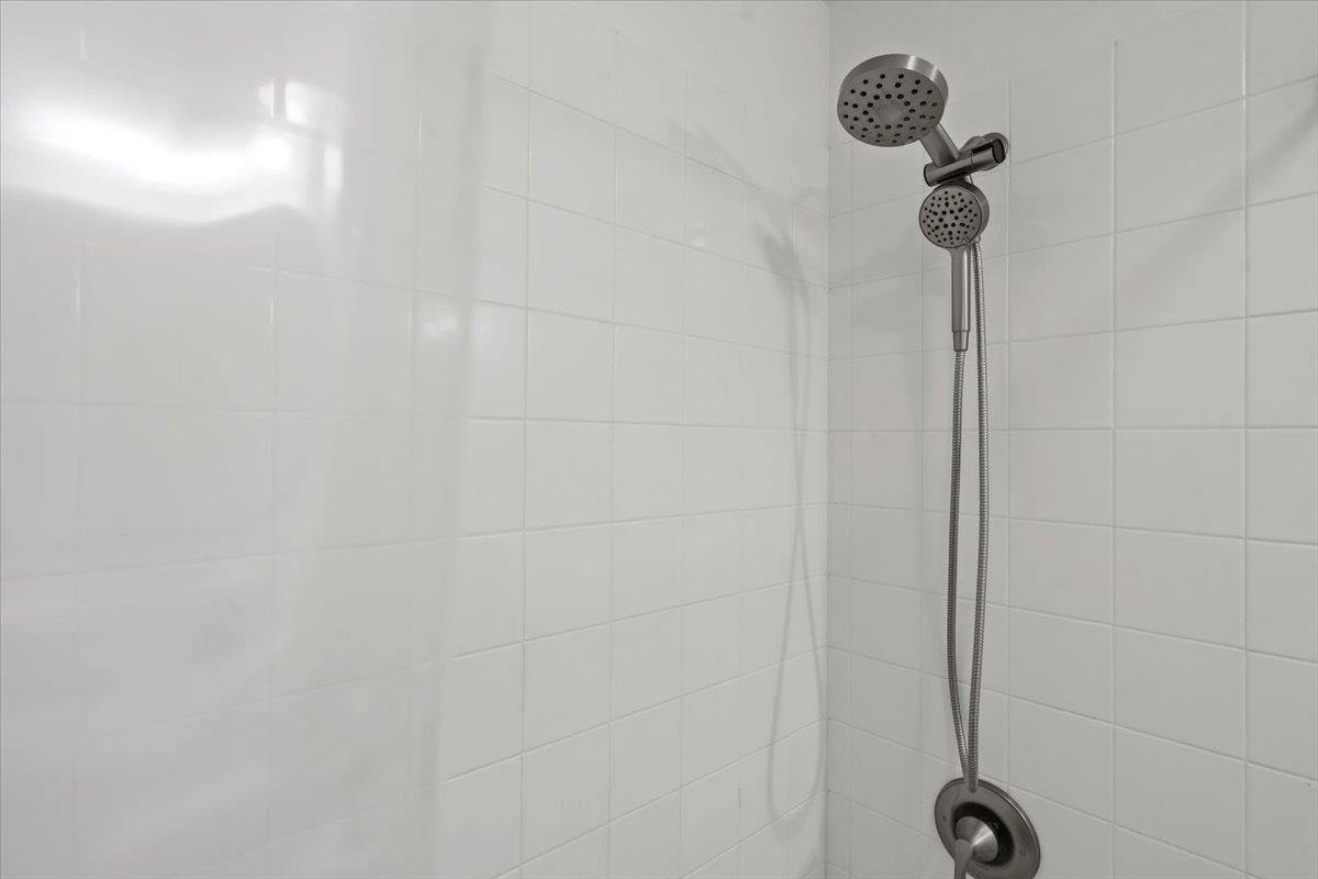 7 Kaloapelu Way Unit: Unit 4B