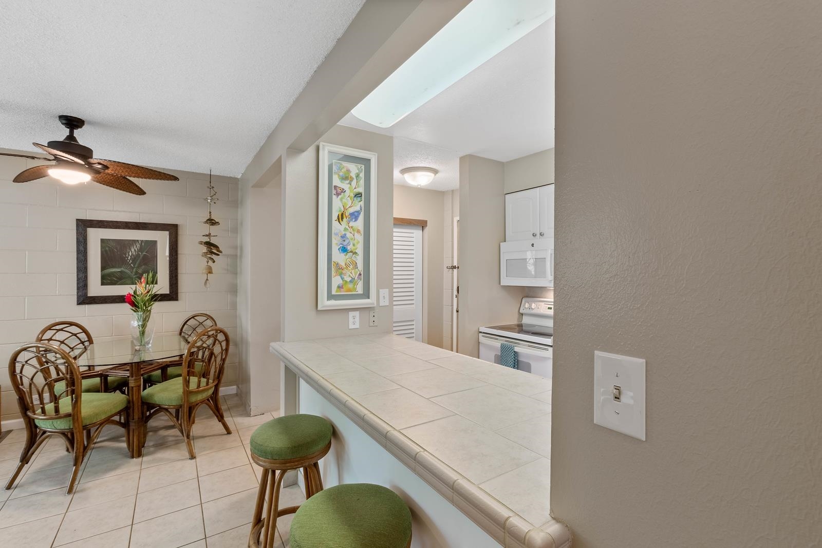 280 HAUOLI St Unit: B-17