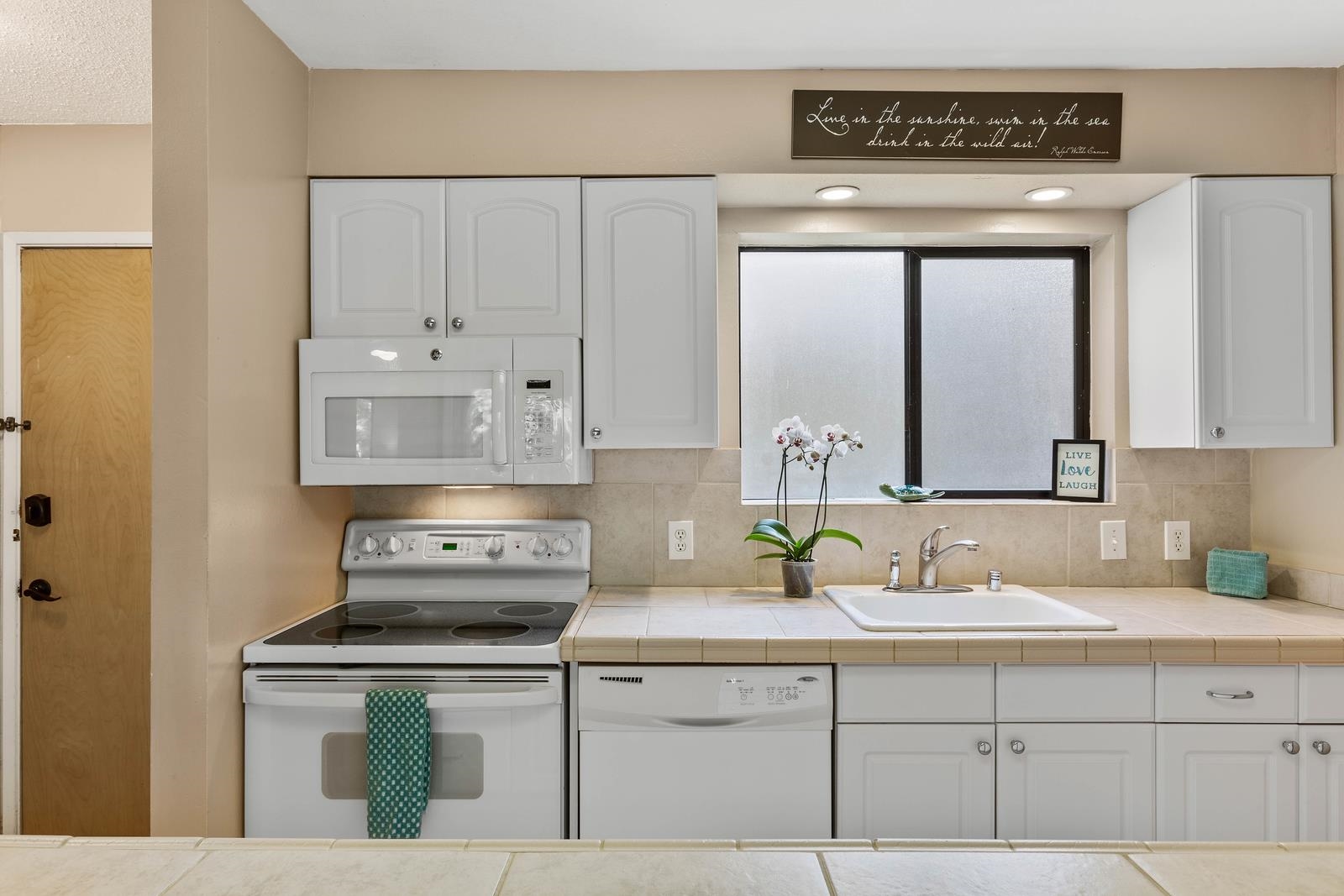 280 HAUOLI St Unit: B-17