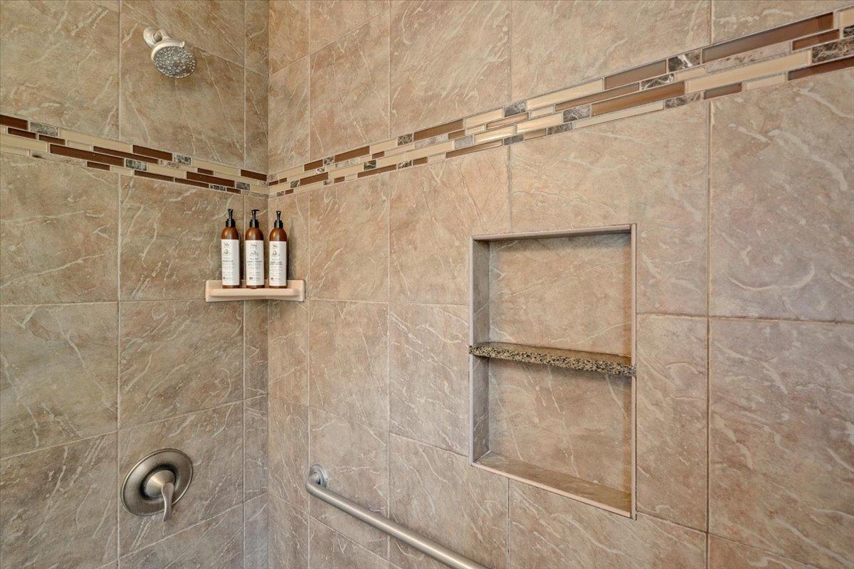 280 HAUOLI St Unit: B-17