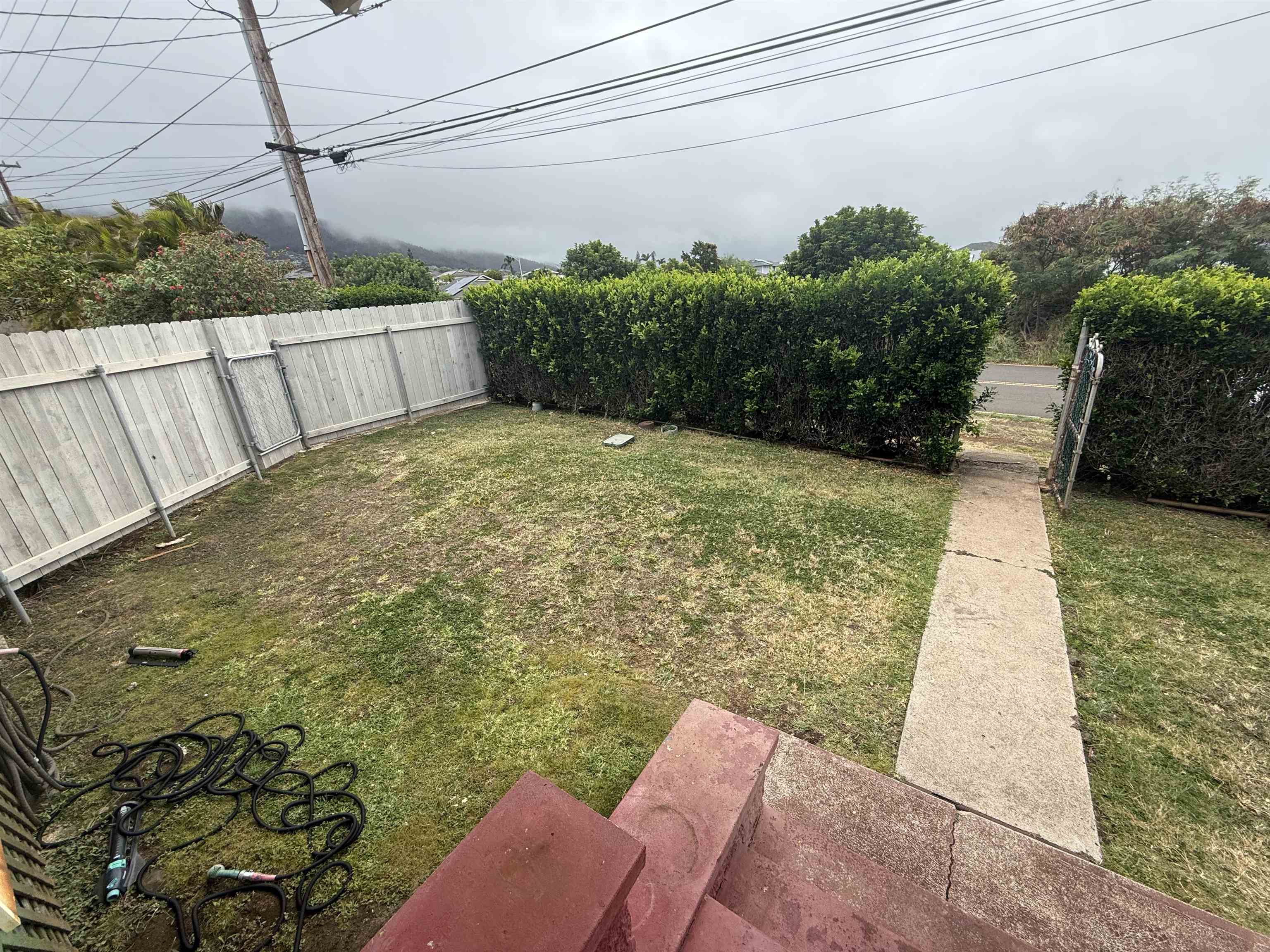 65 W Waiko Rd