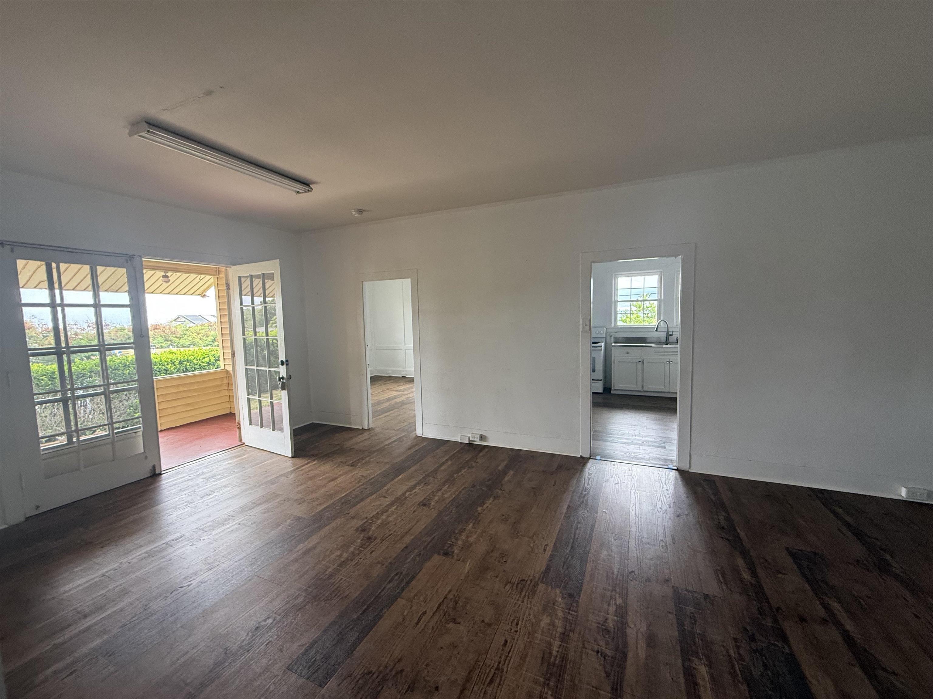 65 W Waiko Rd