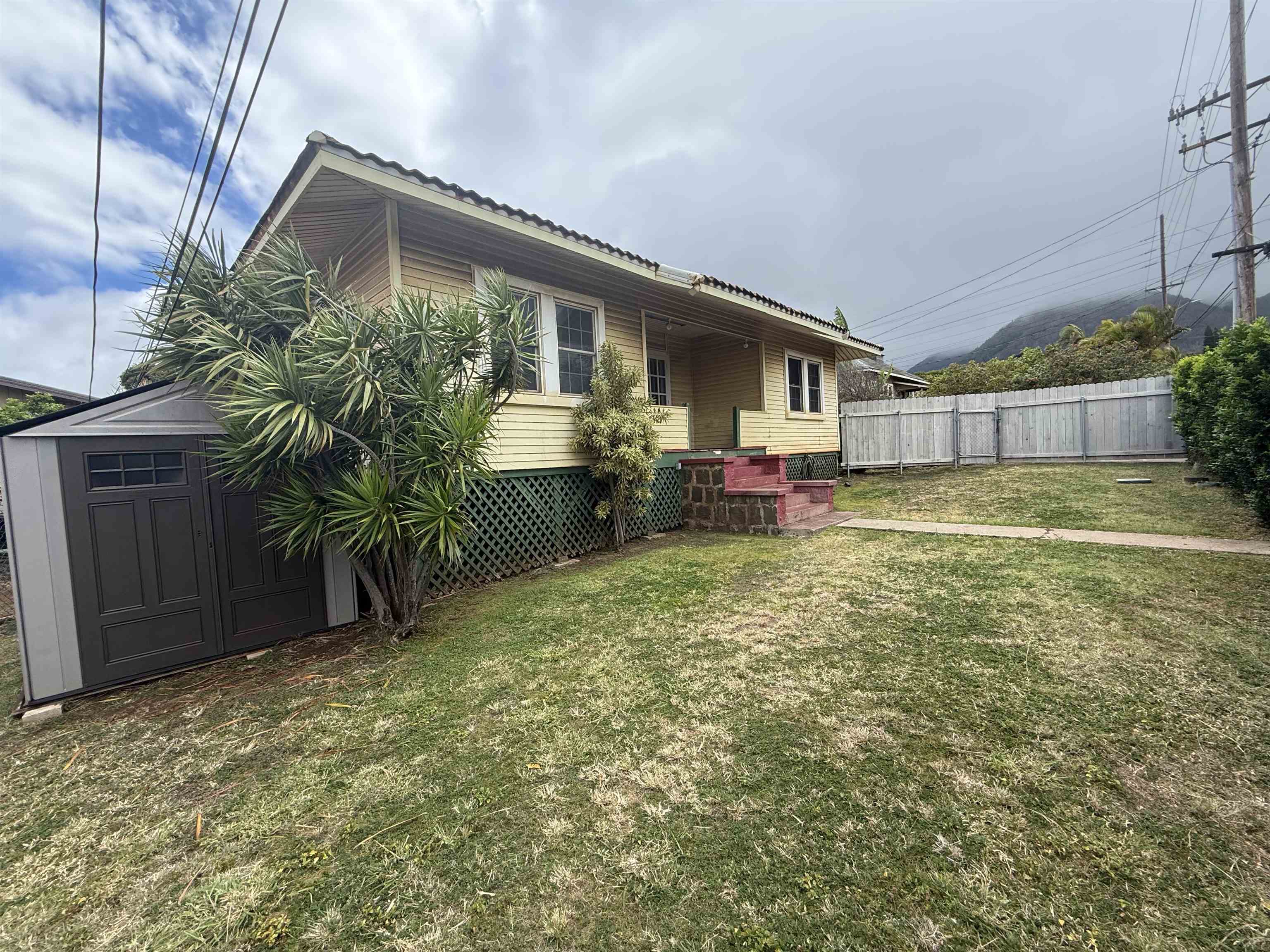 65 W Waiko Rd