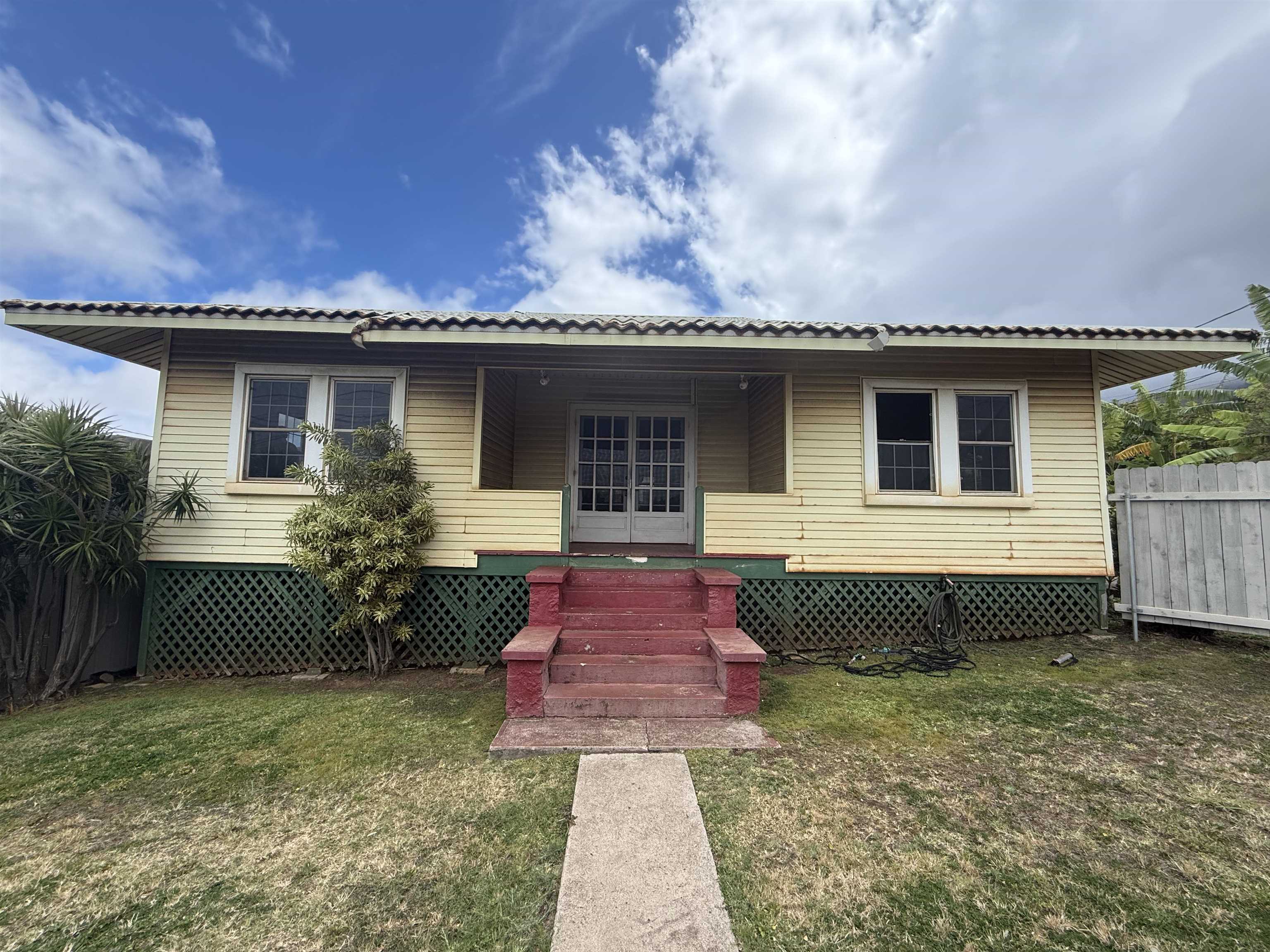 65 W Waiko Rd
