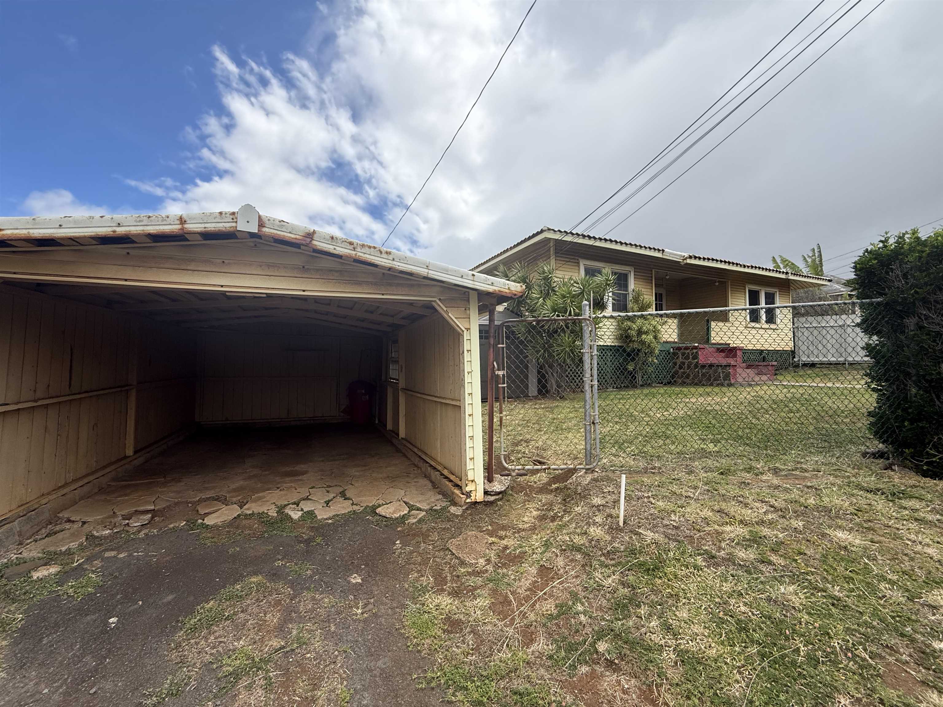 65 W Waiko Rd