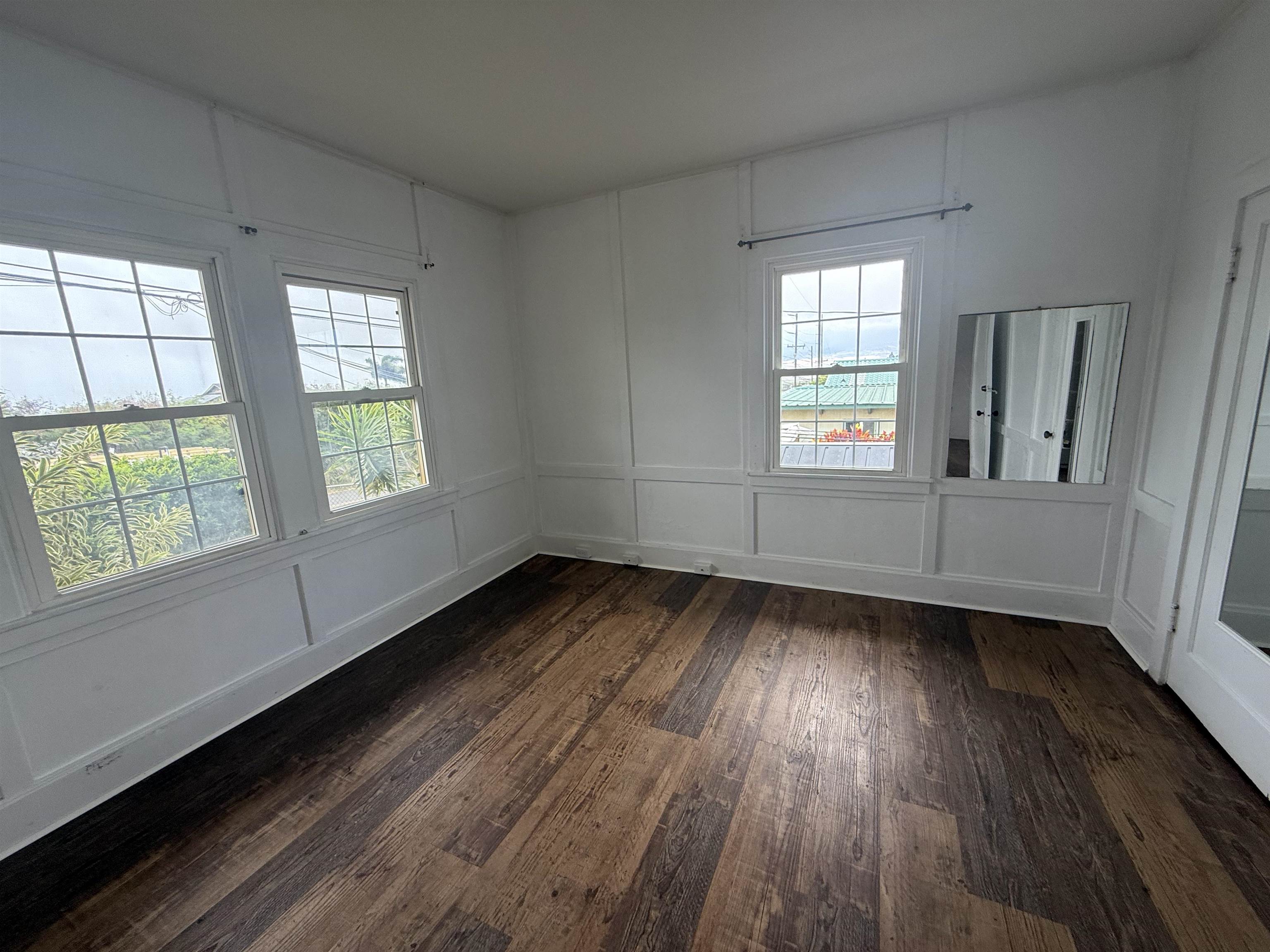 65 W Waiko Rd