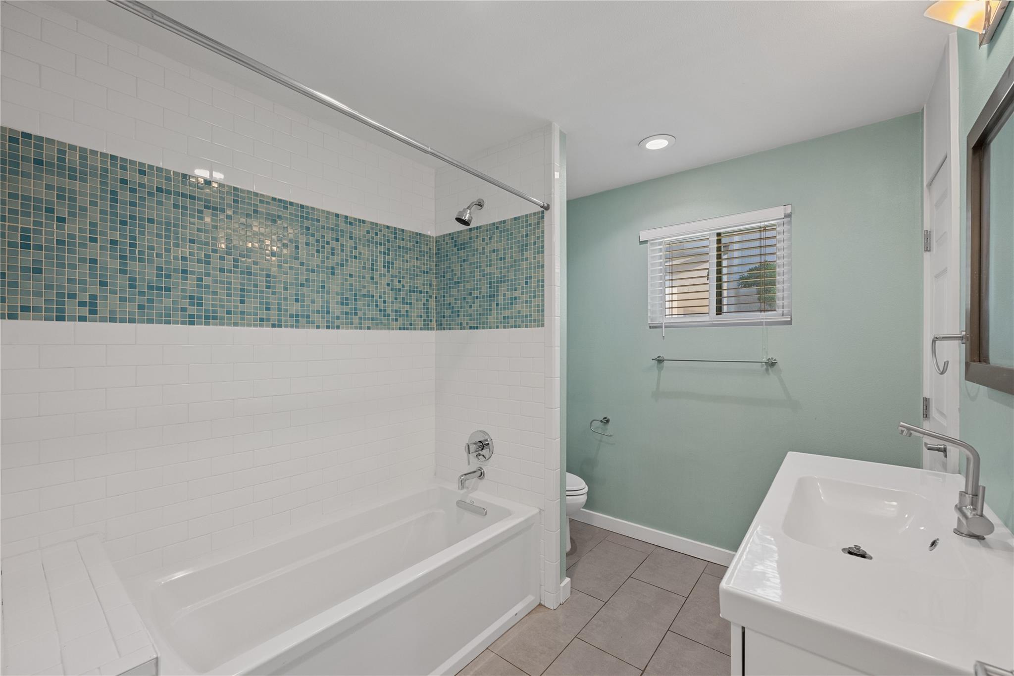 3108 Fontana DR