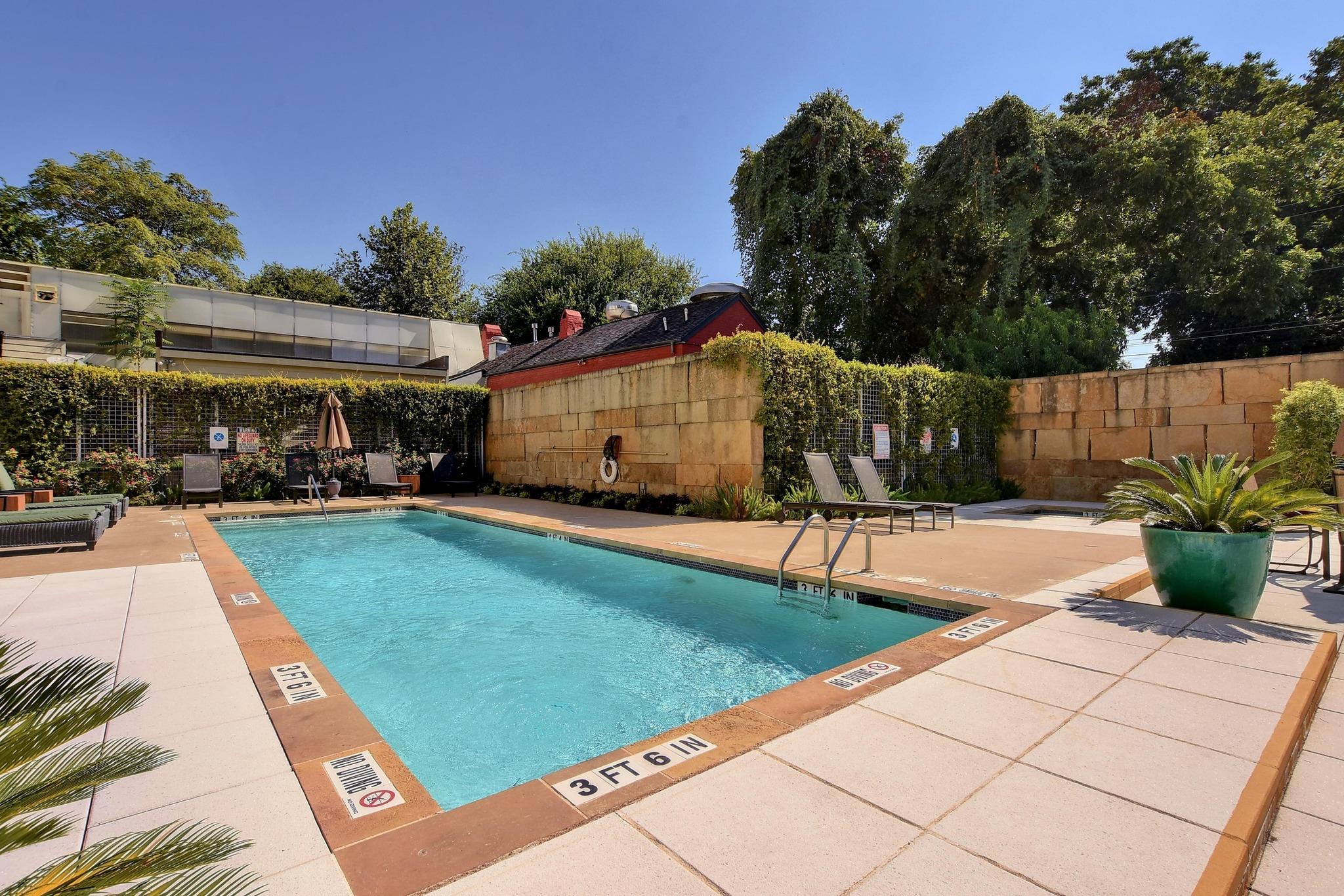 210 Lee Barton DR # 401