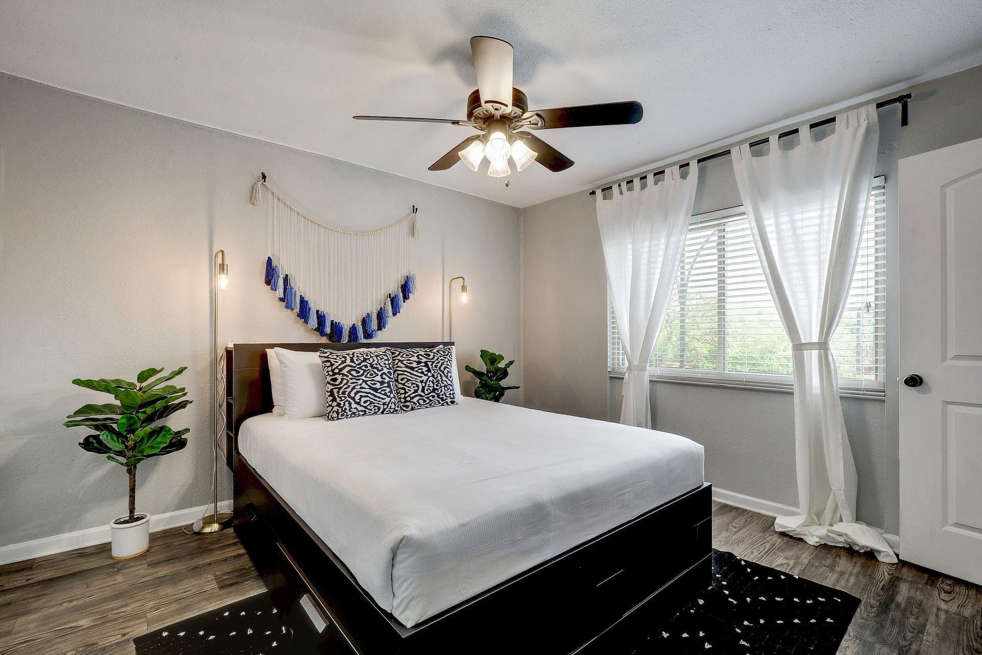 1202 Newning Ave # 202