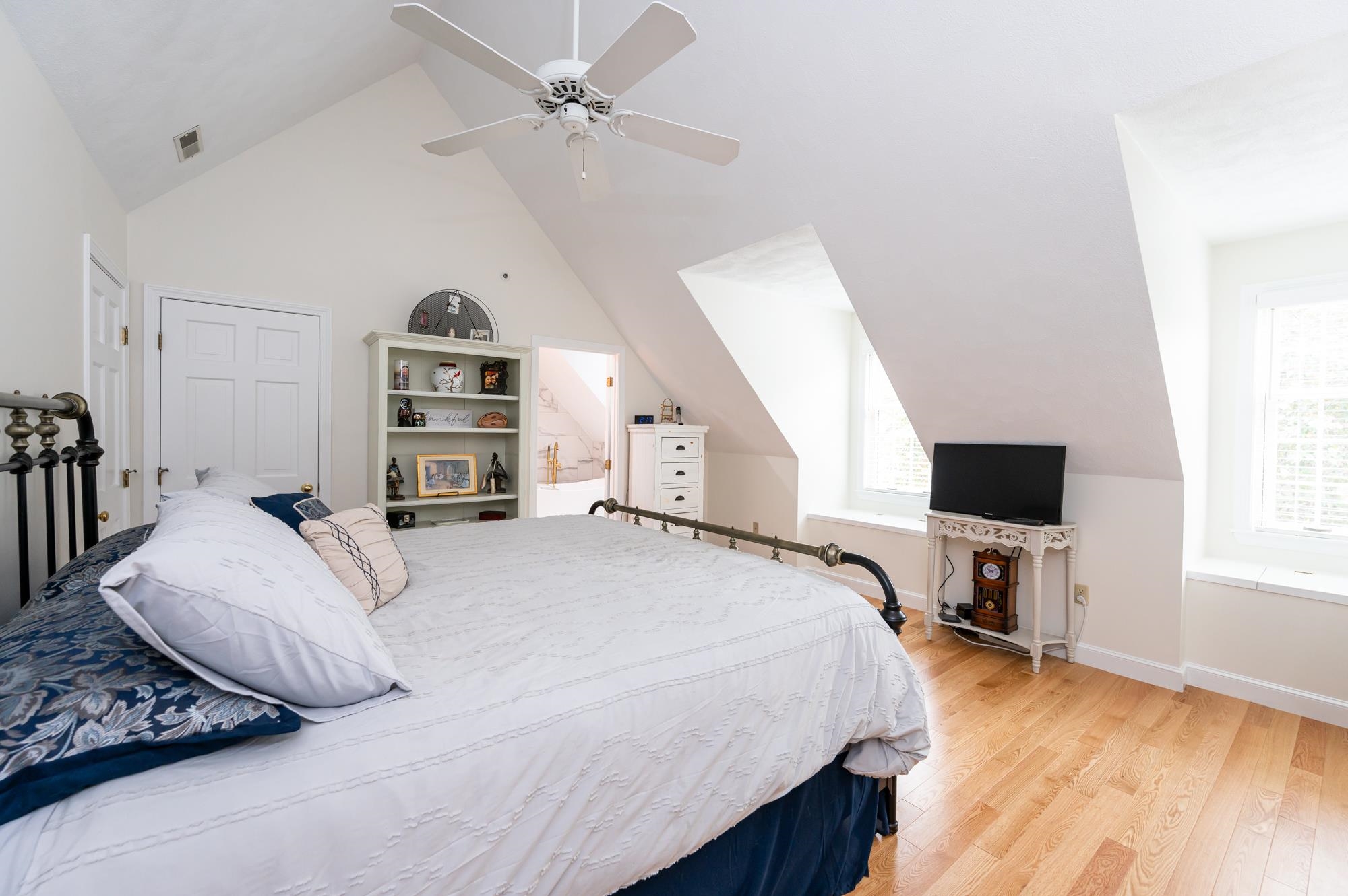 23 Lexington Drive Unit: 23