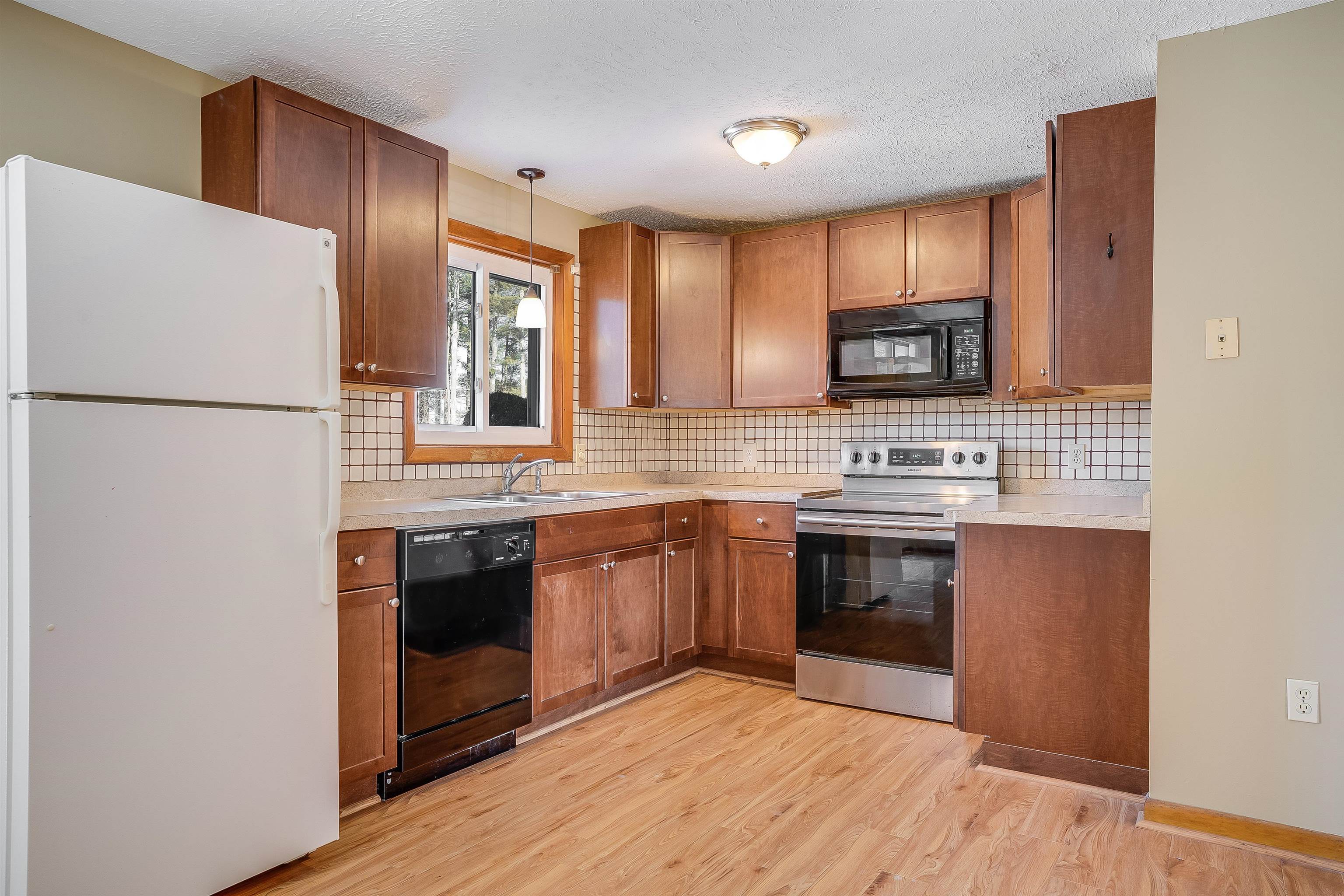 5 Rocco Drive Unit: L
