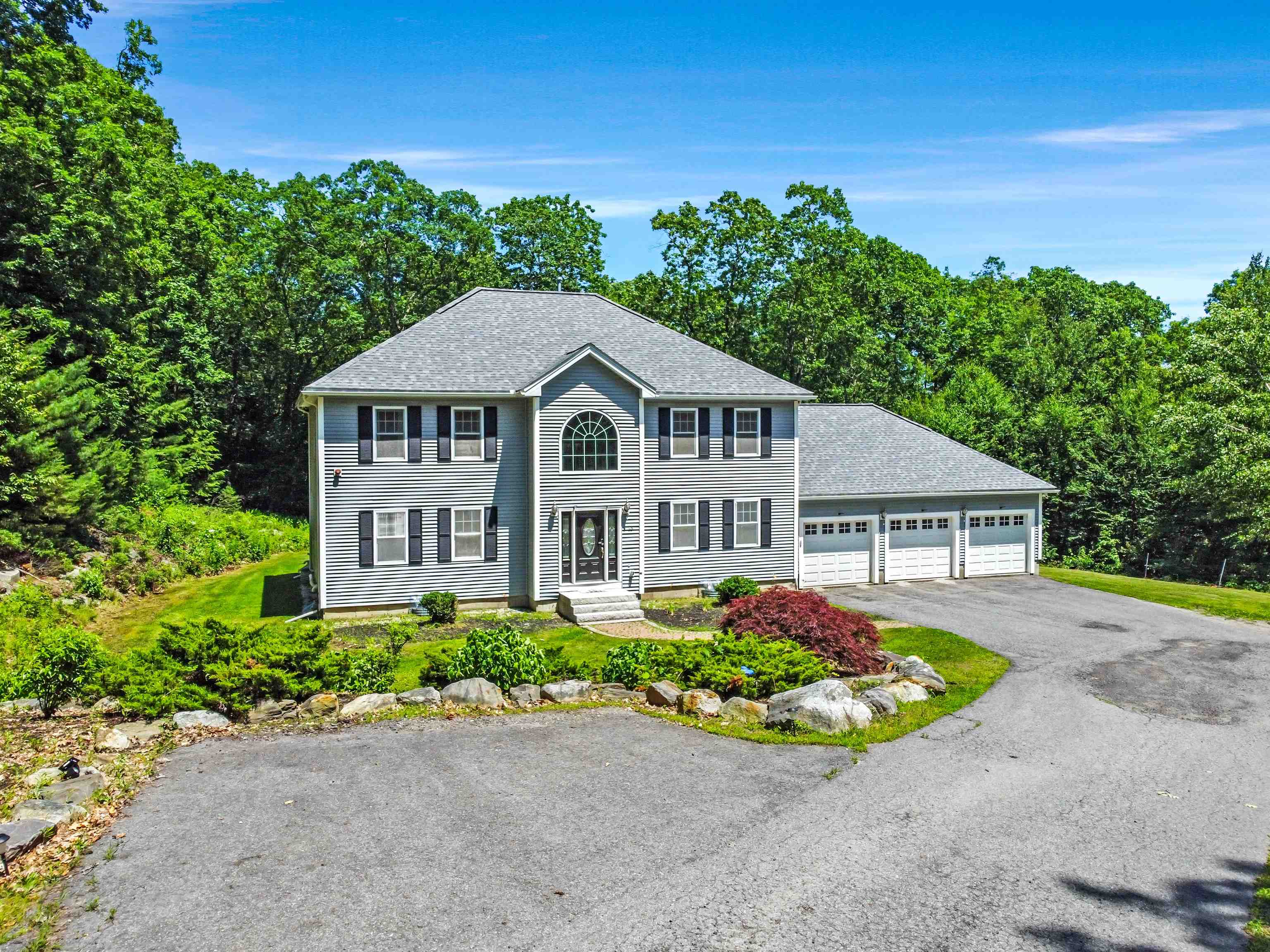 15 Stone Fence Drive