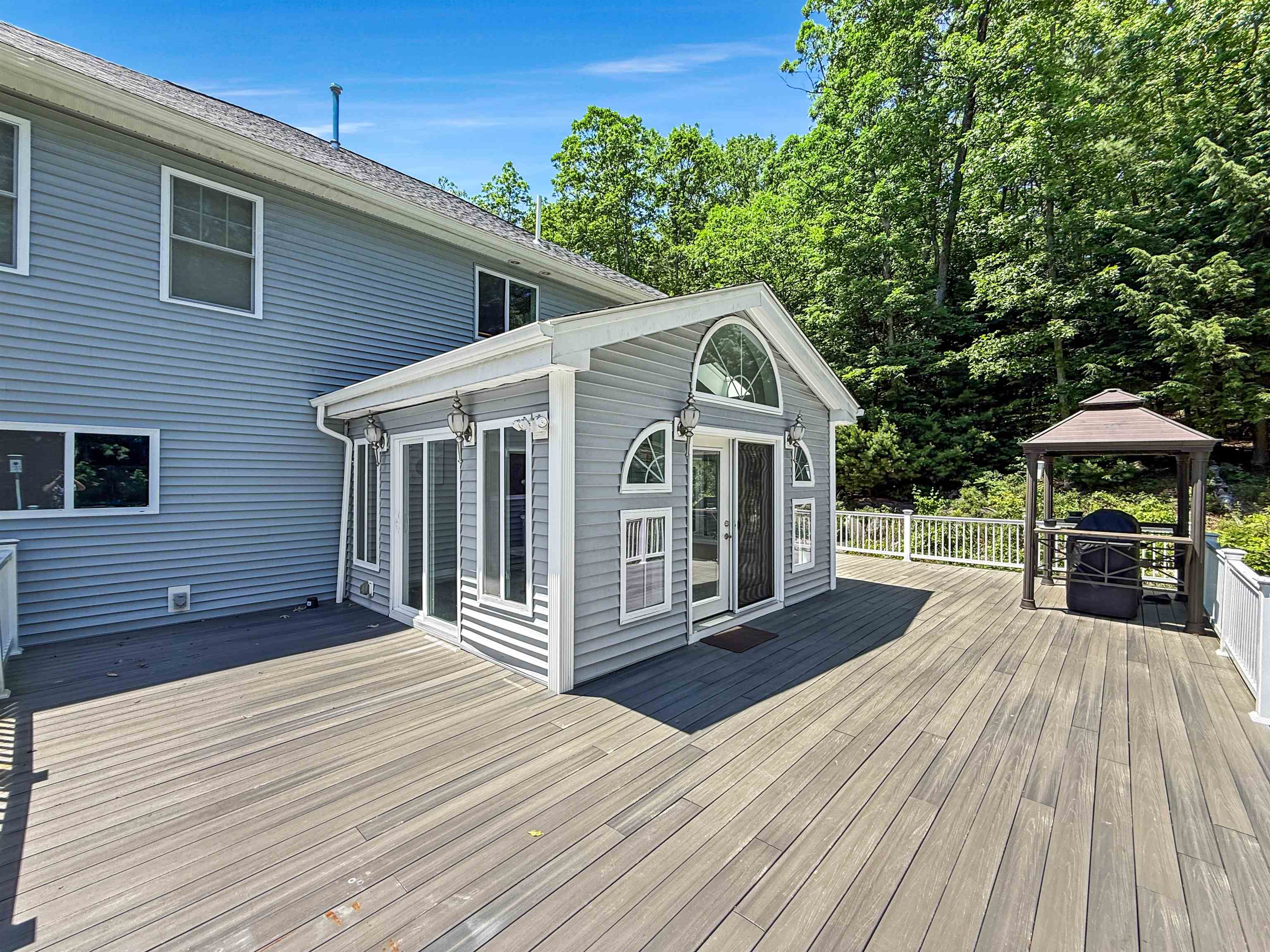 15 Stone Fence Drive