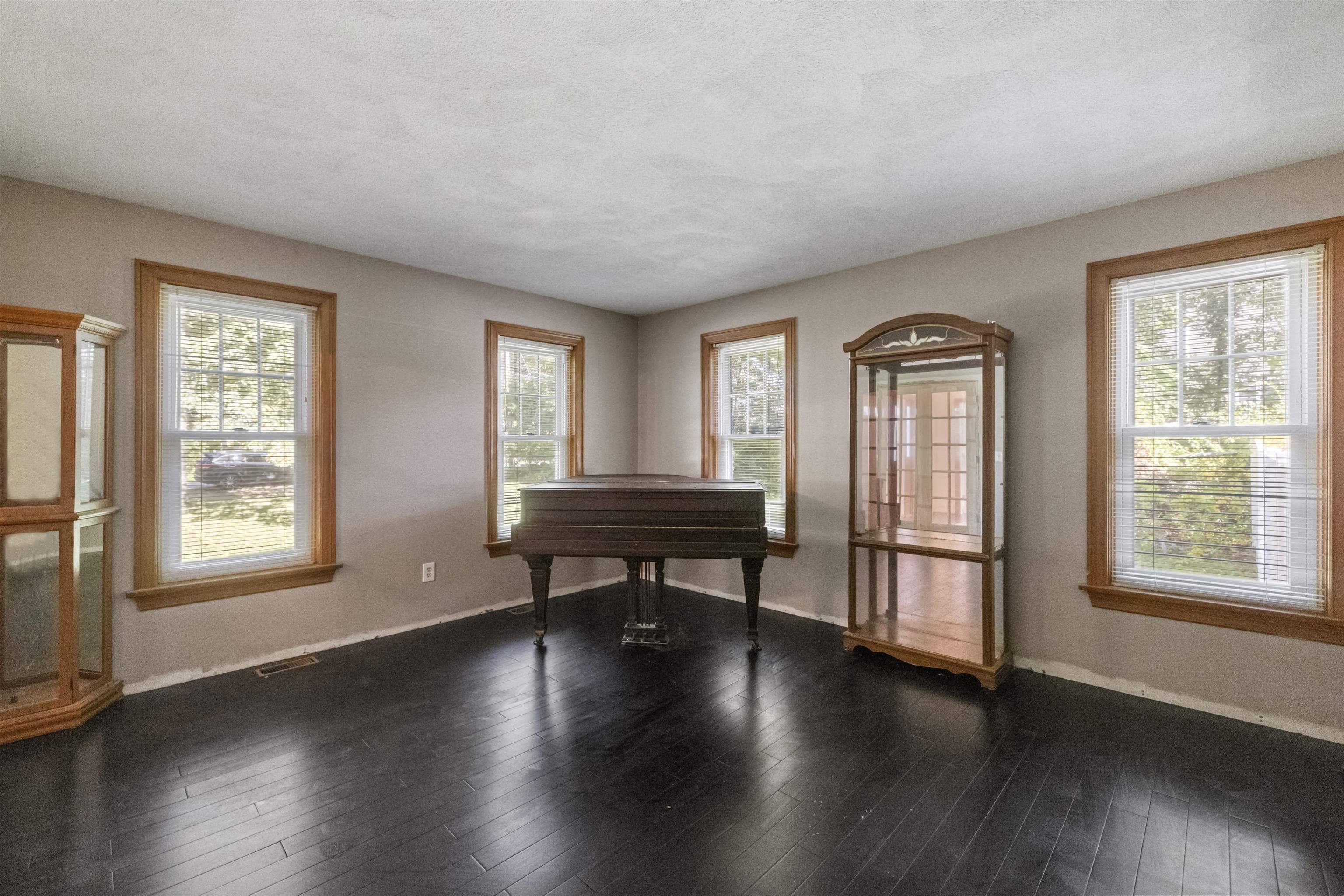 60 Horseshoe Road