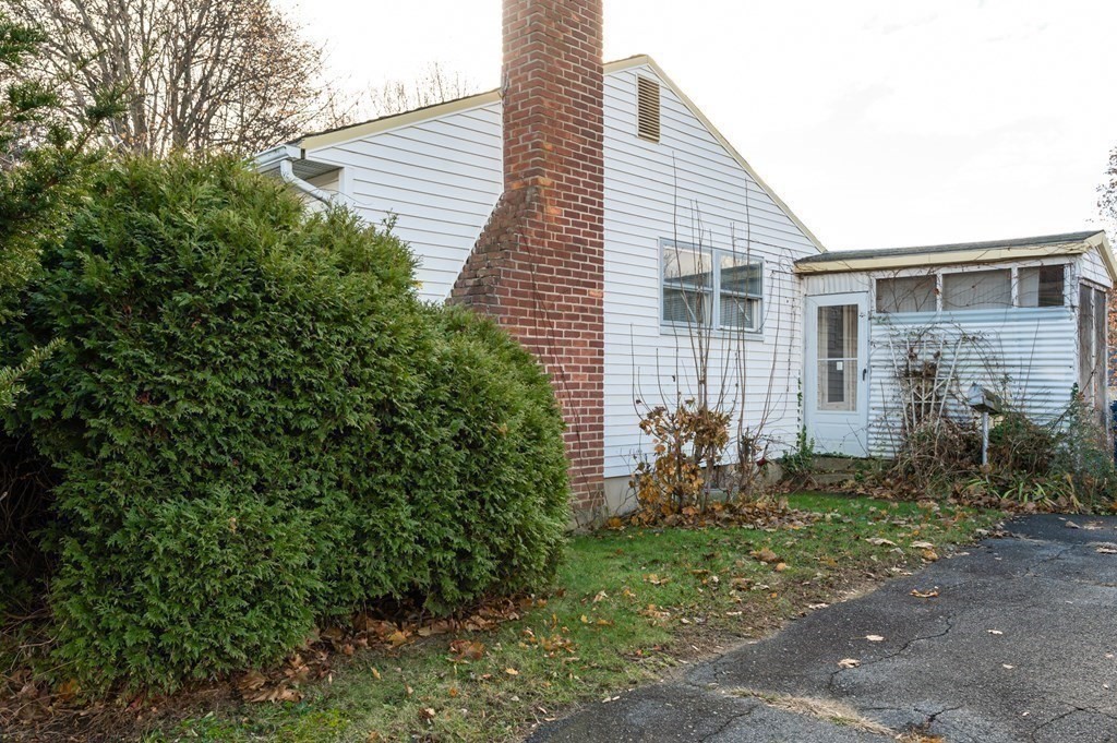 1301 Main St