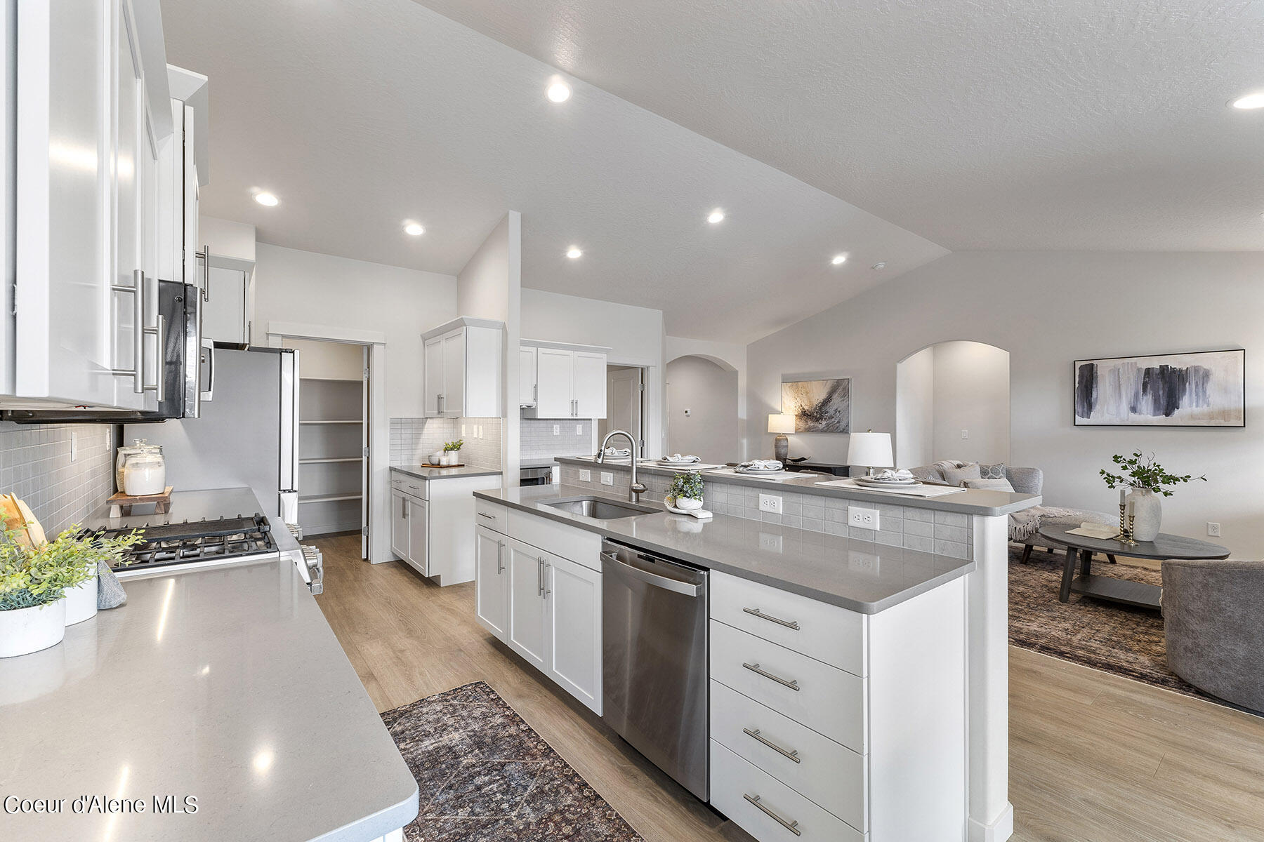 2502 E CORRINE LN