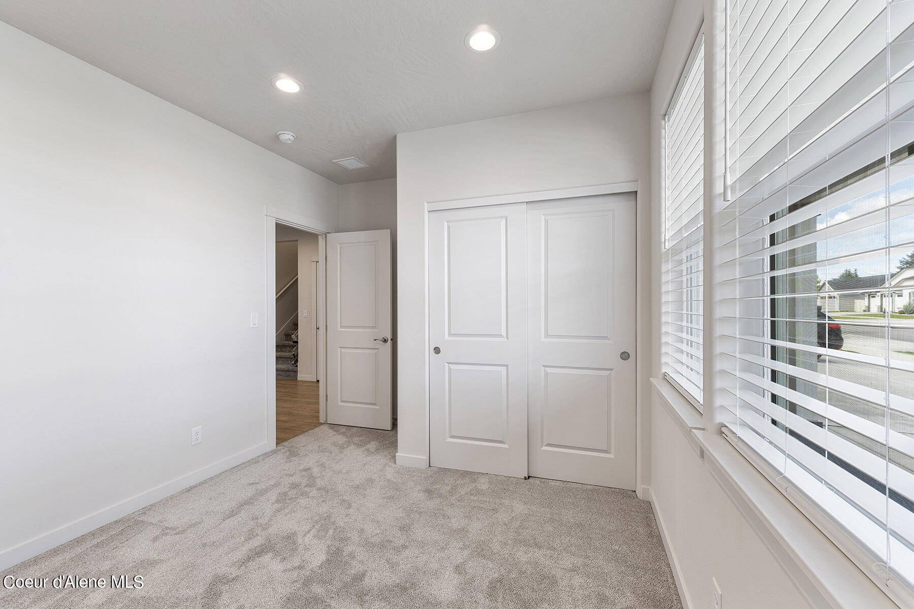 2502 E CORRINE LN