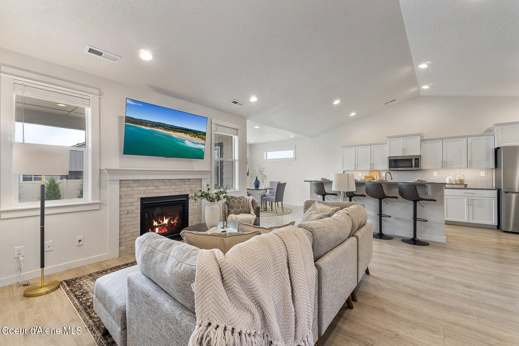 2502 E CORRINE LN