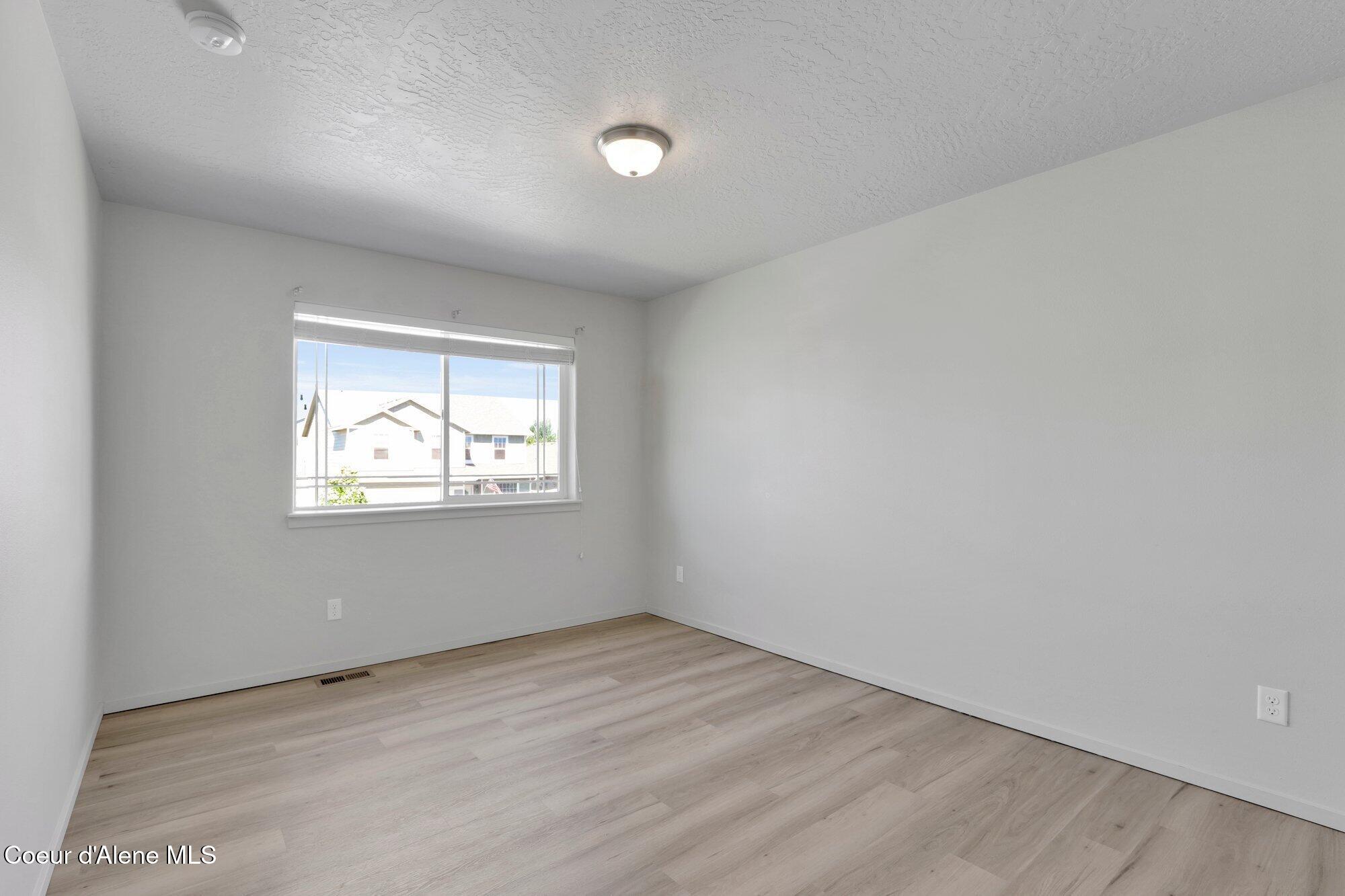 4381 N SHELBURNE LOOP