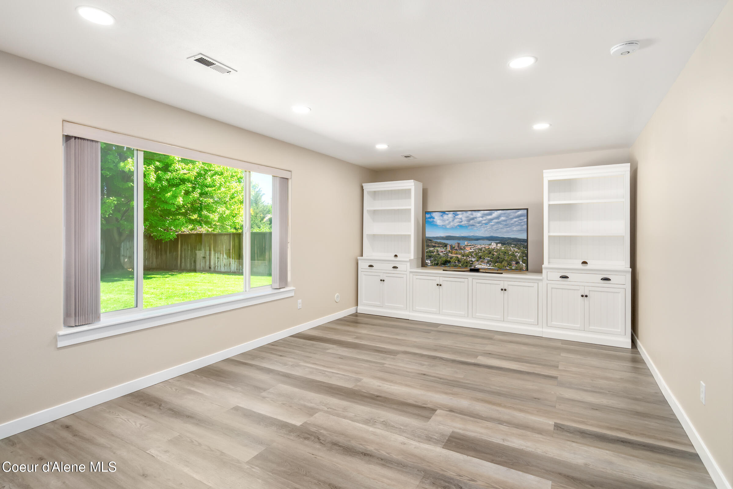 1800 N WILLAMETTE DR