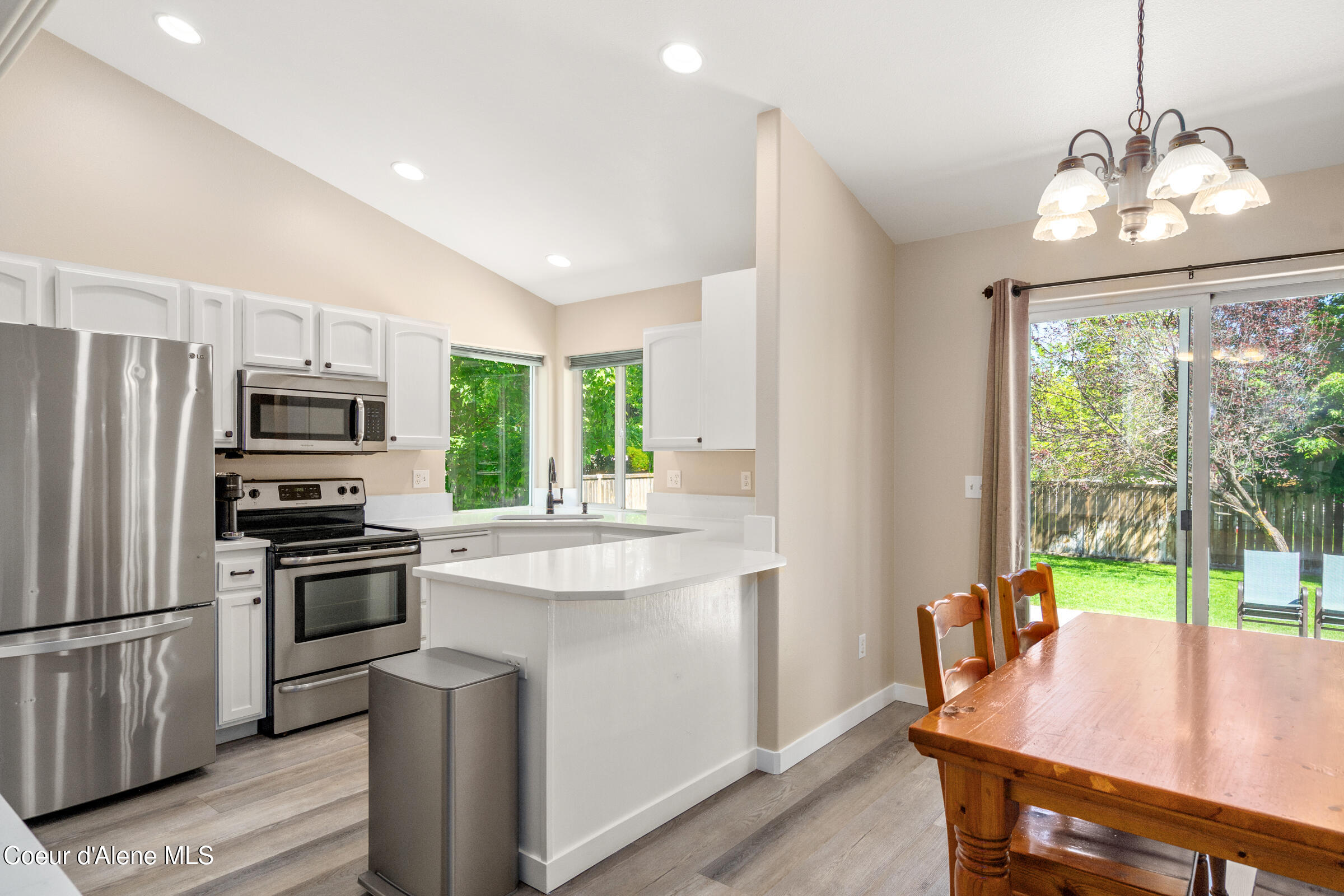 1800 N WILLAMETTE DR