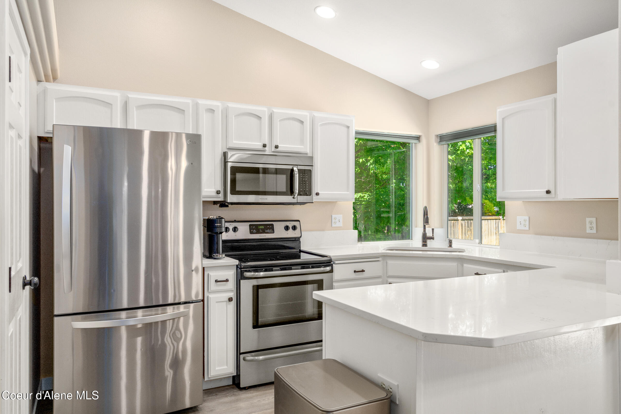 1800 N WILLAMETTE DR
