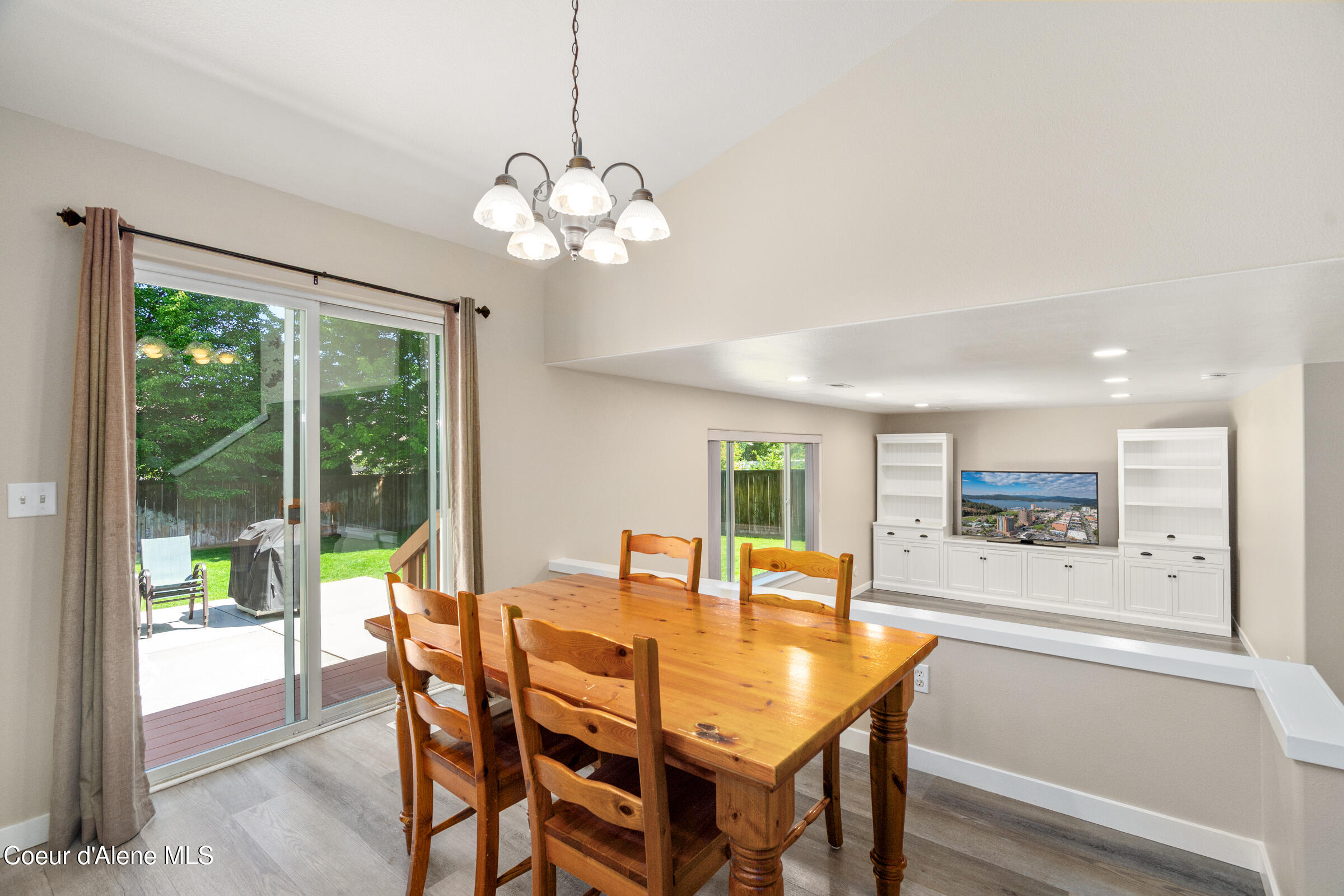 1800 N WILLAMETTE DR