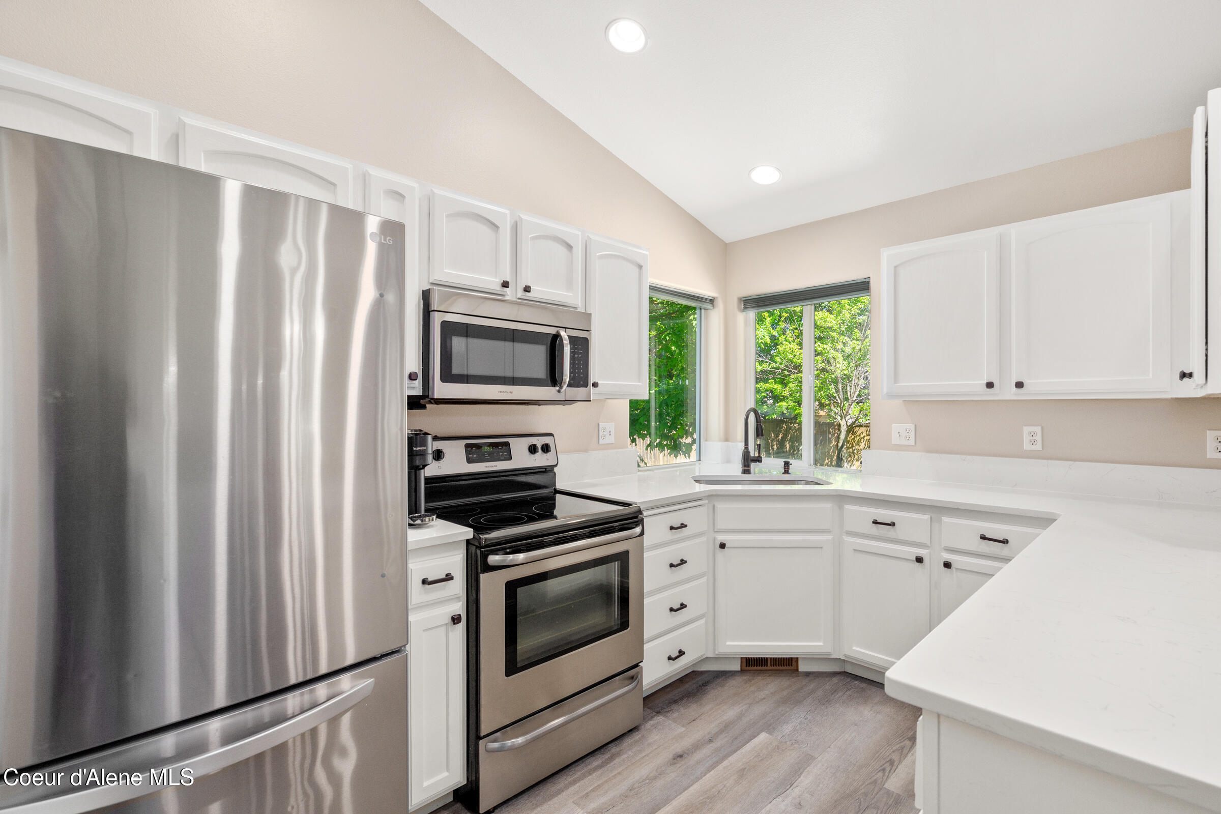 1800 N WILLAMETTE DR
